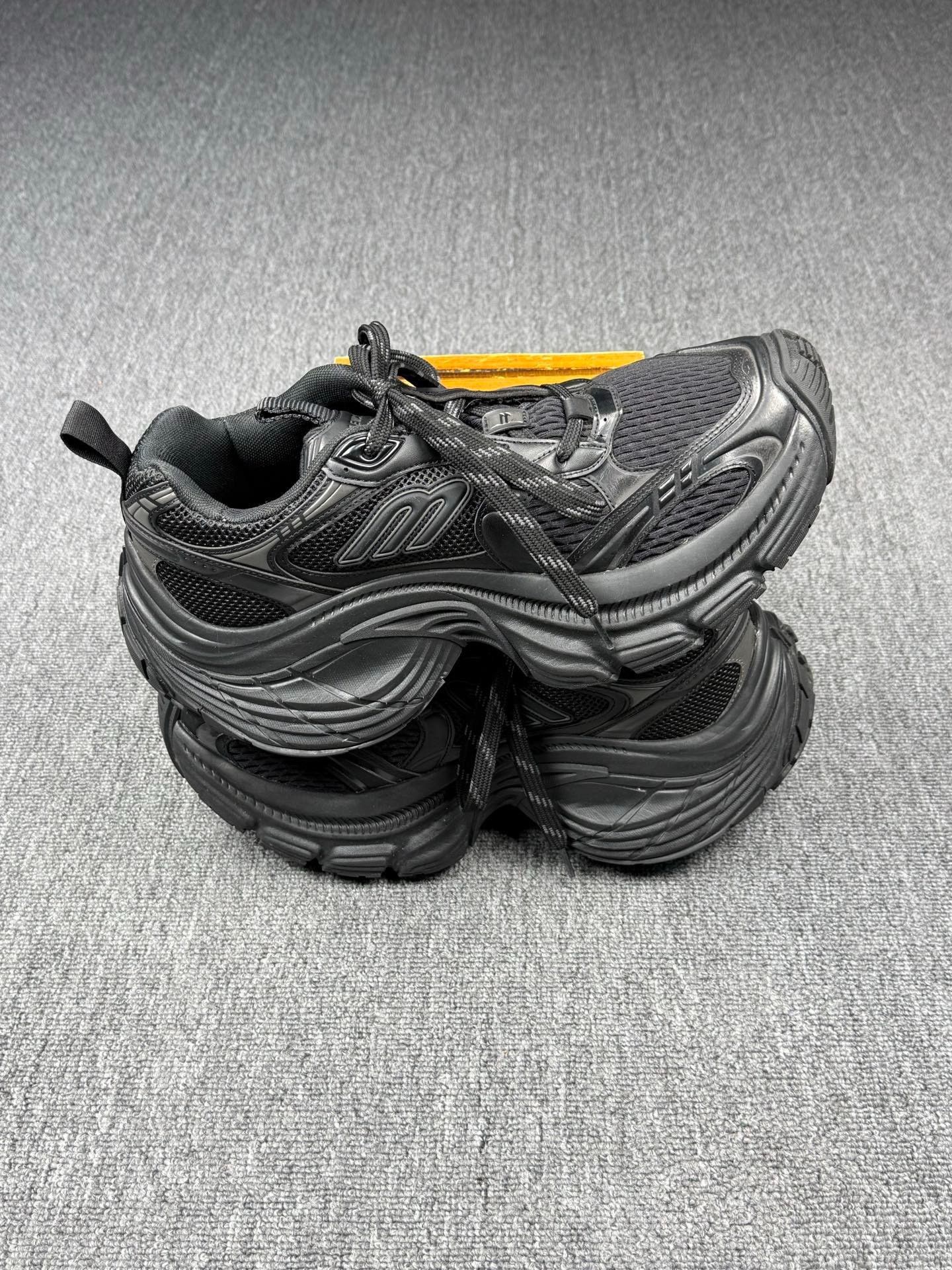 Balenciaga Balenciaga Black Lowtop Sneakers 9 Men Size US 9 / EU 42 - 3 Thumbnail