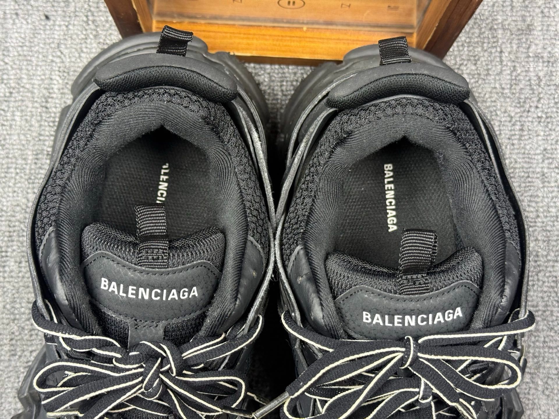 Balenciaga Balenciaga Black Lowtop Sneakers 8 Men Size US 8 / EU 41 - 9 Thumbnail