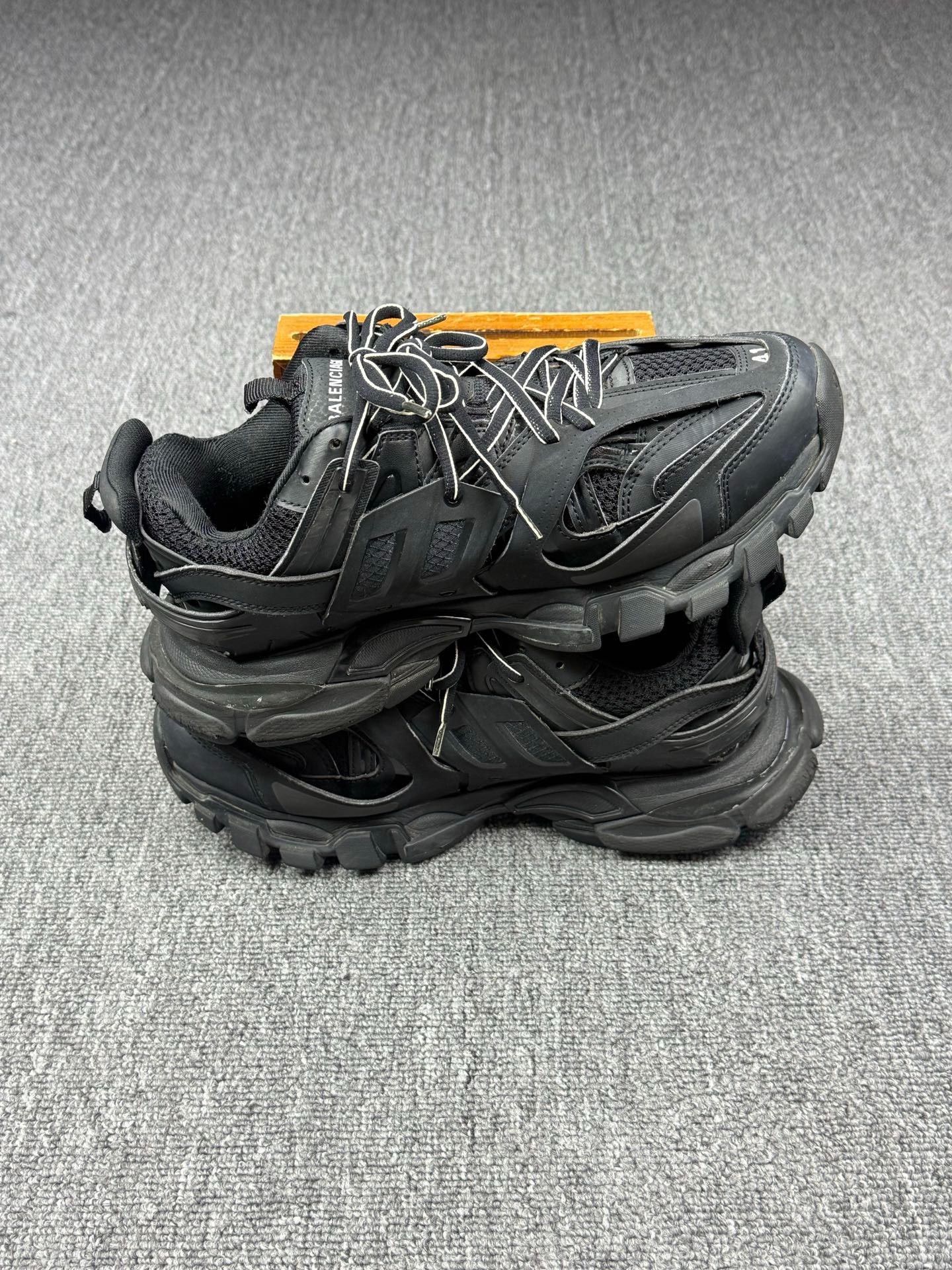 Balenciaga Balenciaga Black Lowtop Sneakers 8 Men Size US 8 / EU 41 - 3 Thumbnail