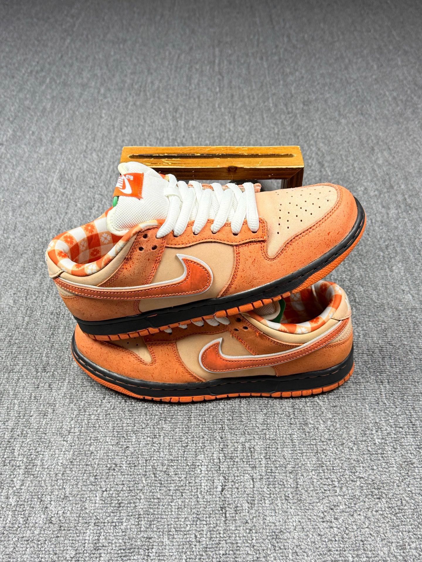 Nike Nike DUNK SB Orange Lowtop Sneakers 8 Men Size US 8 / EU 41 - 2 Thumbnail
