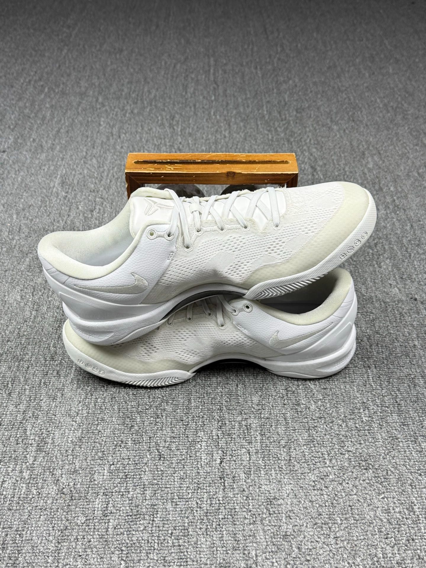Nike Nike KOBE8 White Lowtop Sneakers 10 Men Size US 10 / EU 43 - 3 Thumbnail