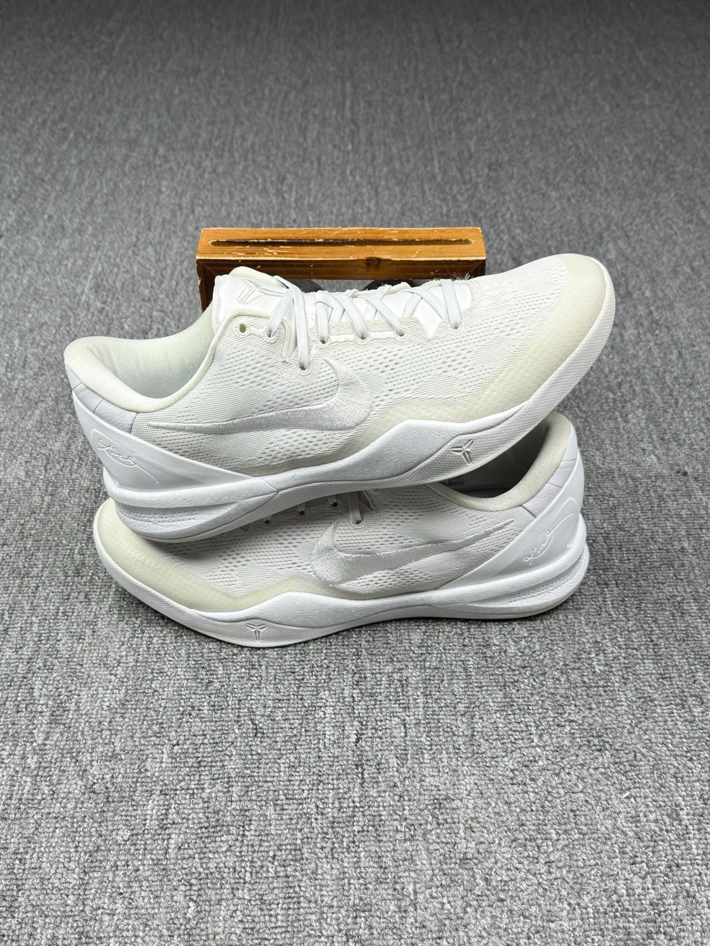 Nike Nike KOBE8 White Lowtop Sneakers 10 Men Size US 10 / EU 43 - 2 Thumbnail