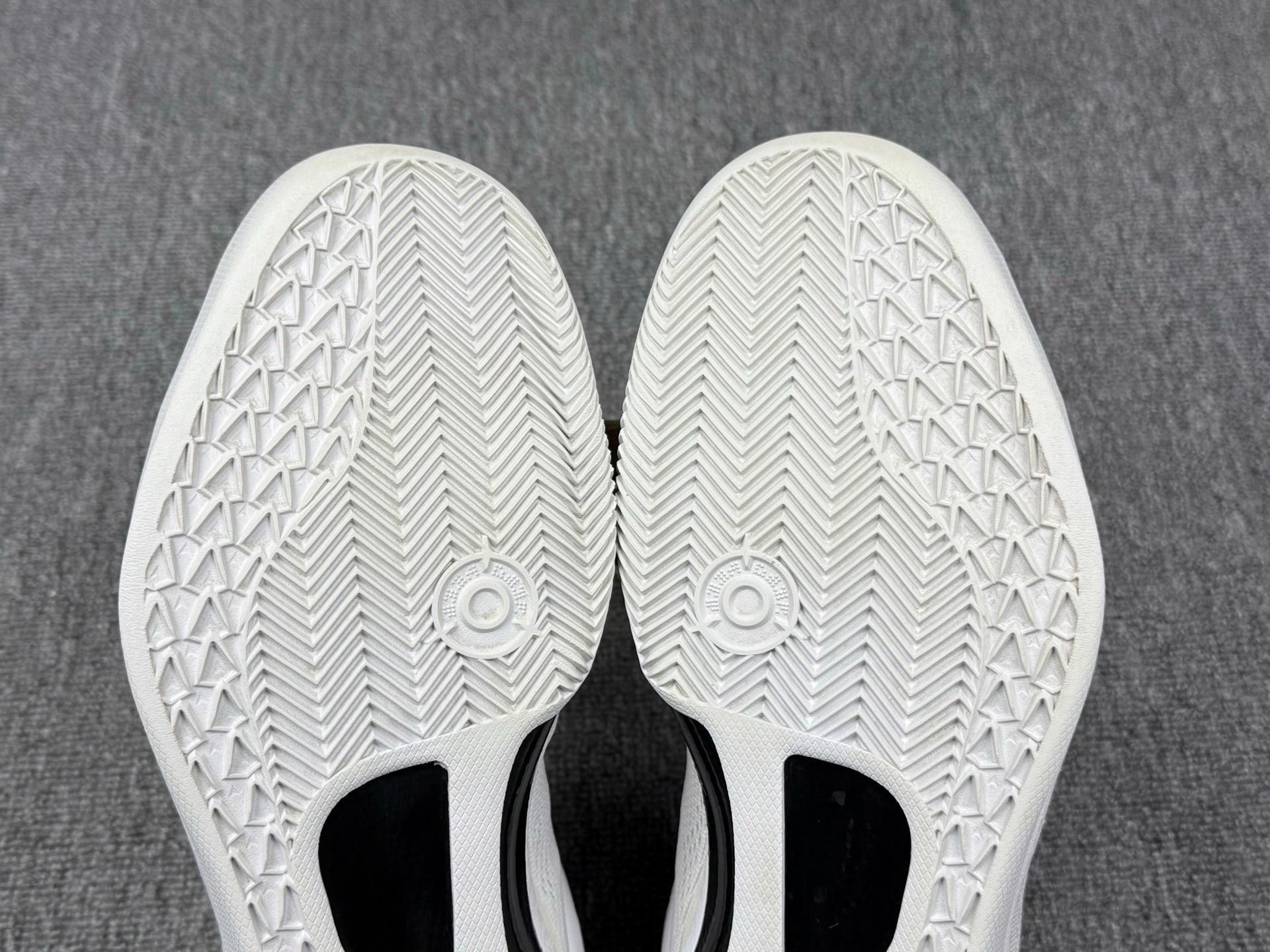 Nike Nike KOBE8 White Lowtop Sneakers 10 Men Size US 10 / EU 43 - 7 Thumbnail
