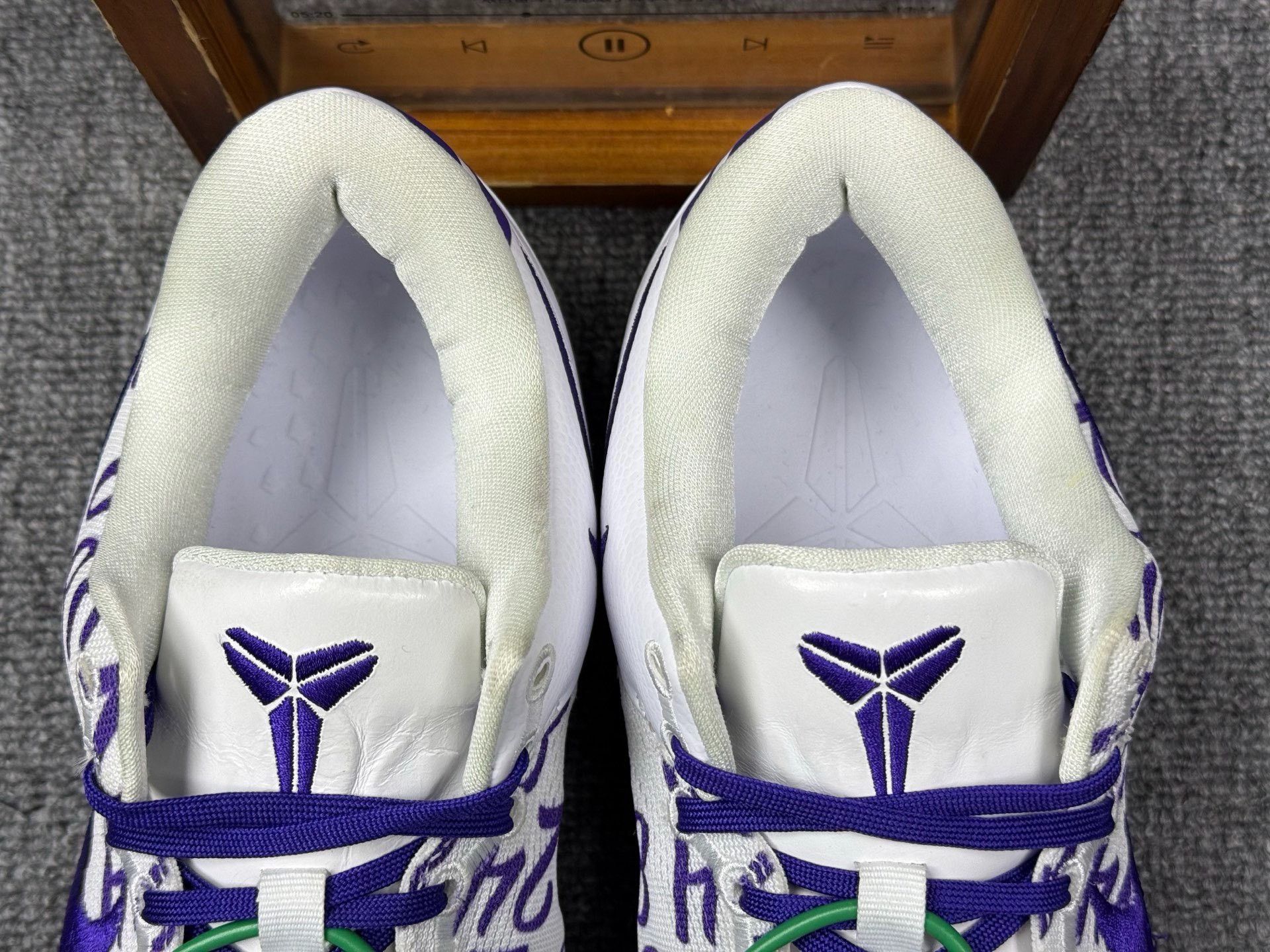 Nike Nike KOBE8 White Lowtop Sneakers 9 Men Size US 9 / EU 42 - 5 Thumbnail