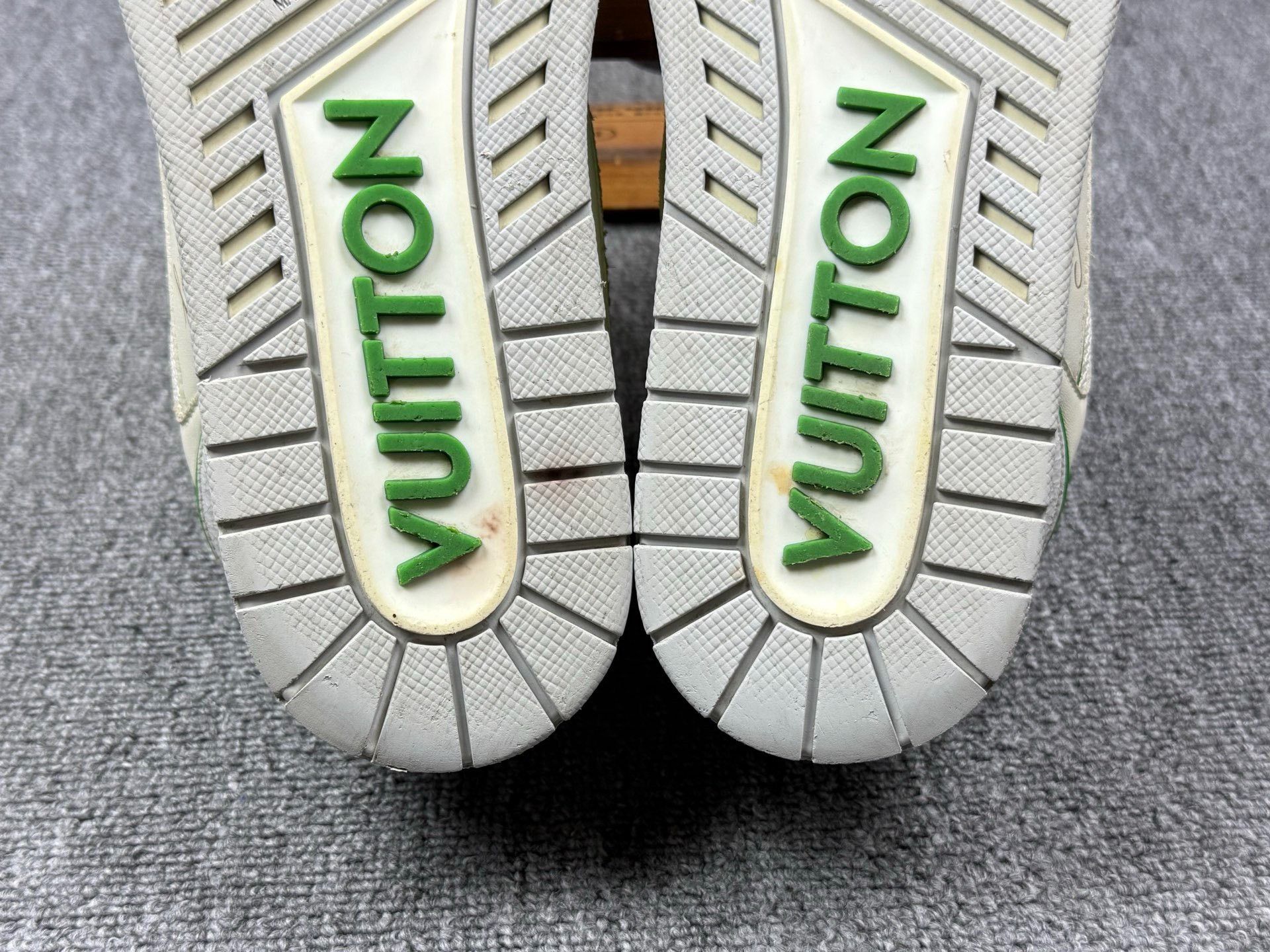 Louis Vuitton Louis Vuitton Training Green Lowtop Sneakers 9 Men Size US 9 / EU 42 - 8 Thumbnail