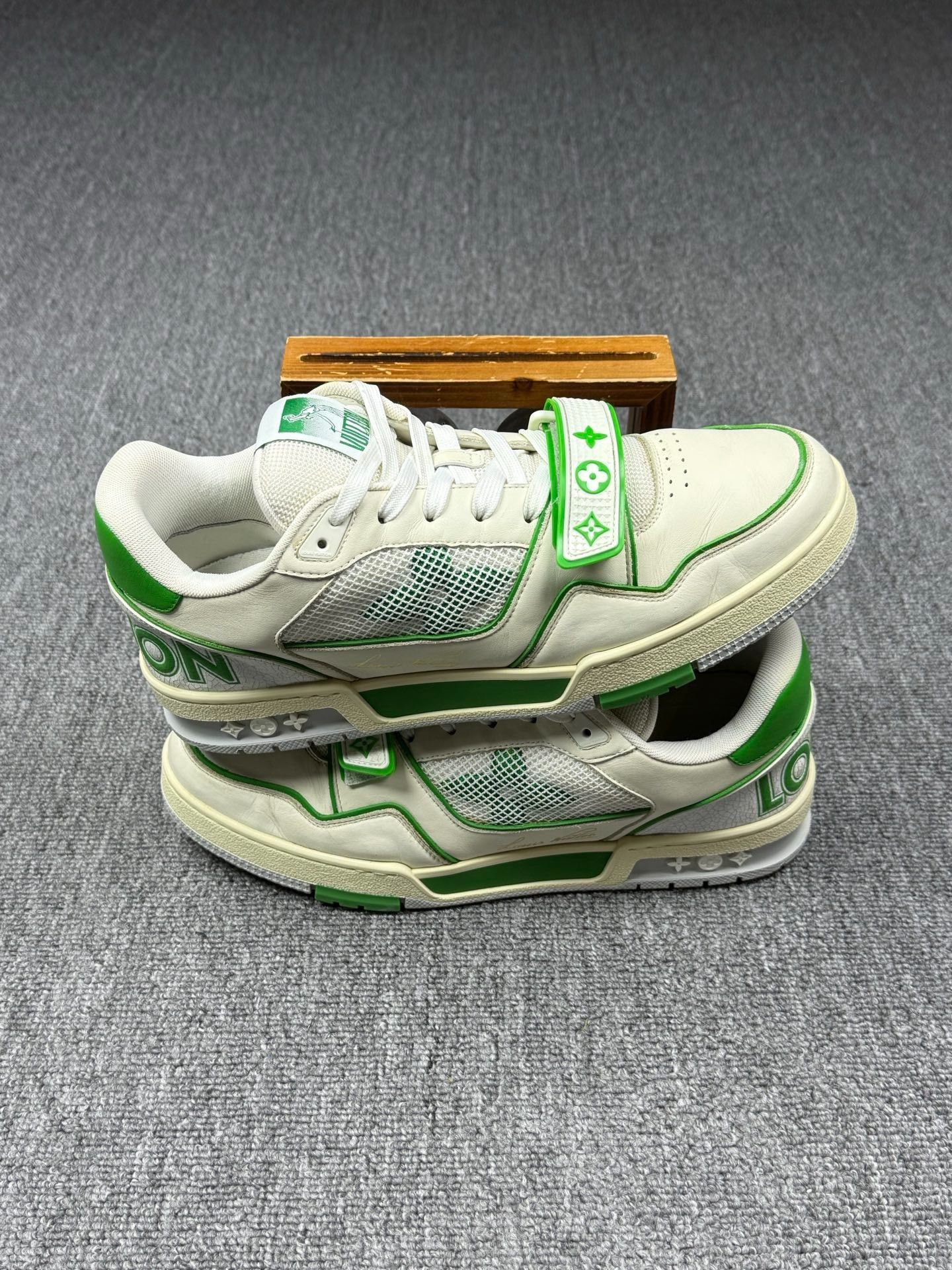 Louis Vuitton Louis Vuitton Training Green Lowtop Sneakers 9 Men Size US 9 / EU 42 - 2 Thumbnail
