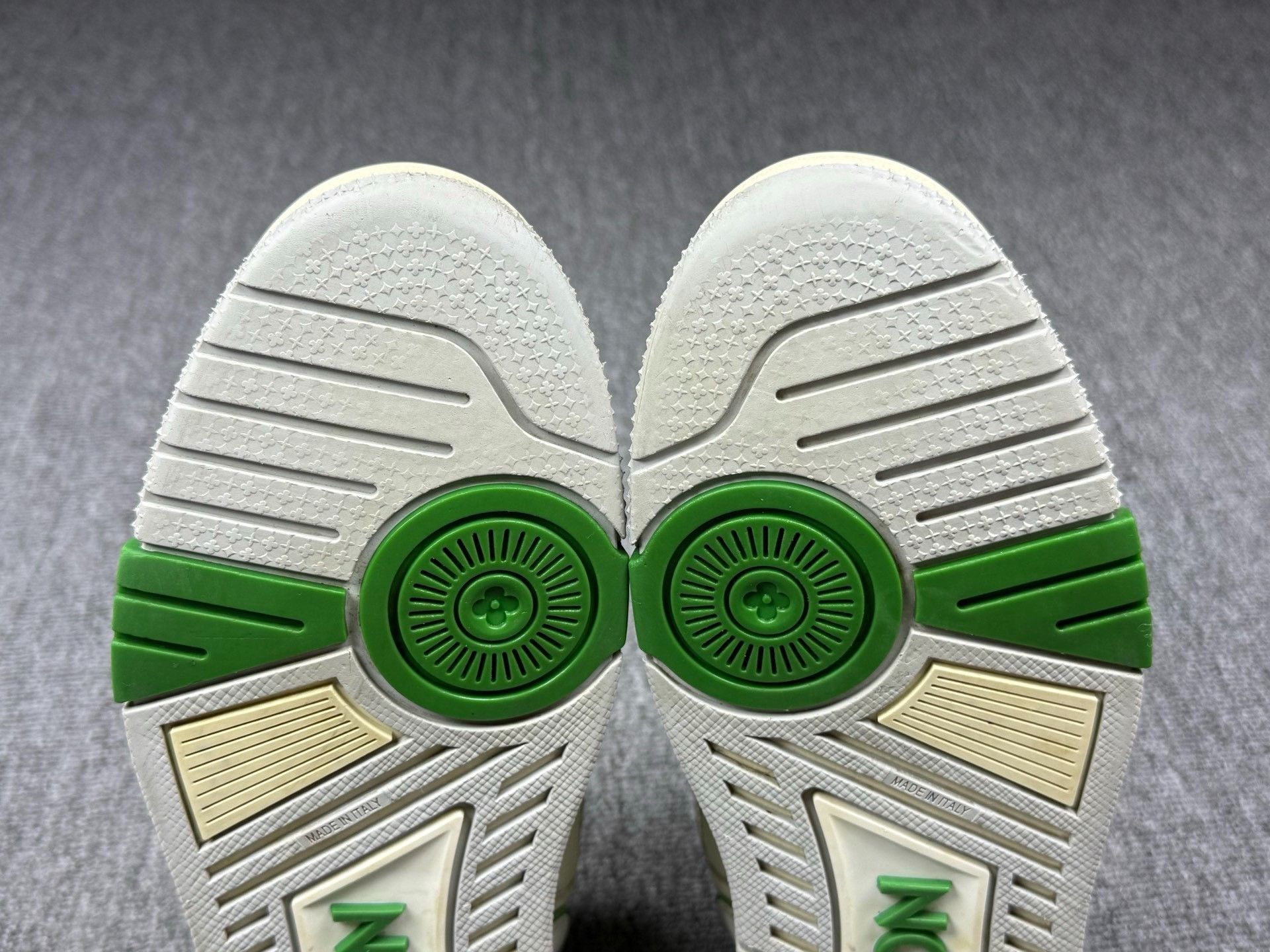 Louis Vuitton Louis Vuitton Training Green Lowtop Sneakers 8 Men Size US 8 / EU 41 - 7 Thumbnail