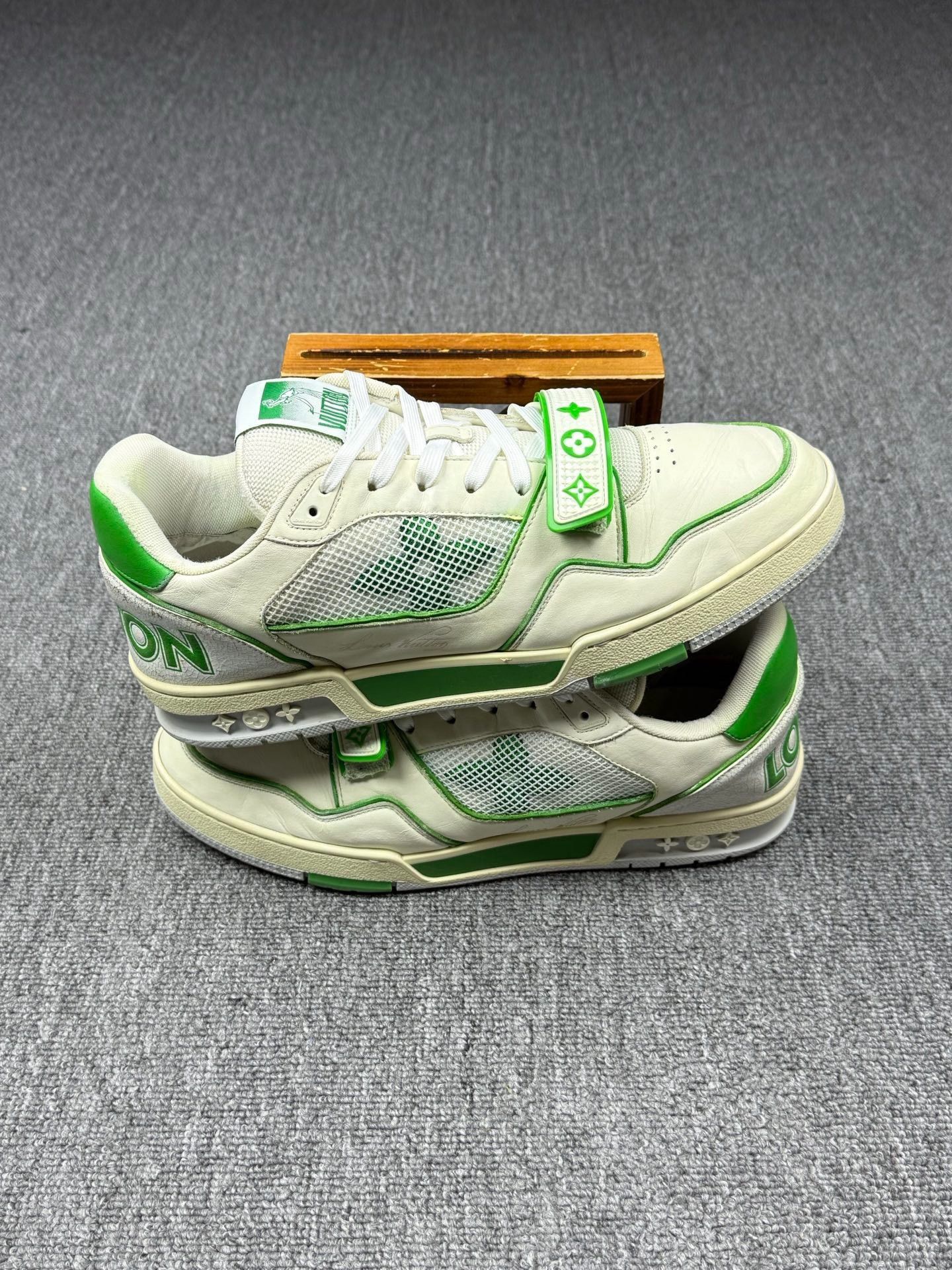 Louis Vuitton Louis Vuitton Training Green Lowtop Sneakers 10 Men Size US 10 / EU 43 - 2 Thumbnail
