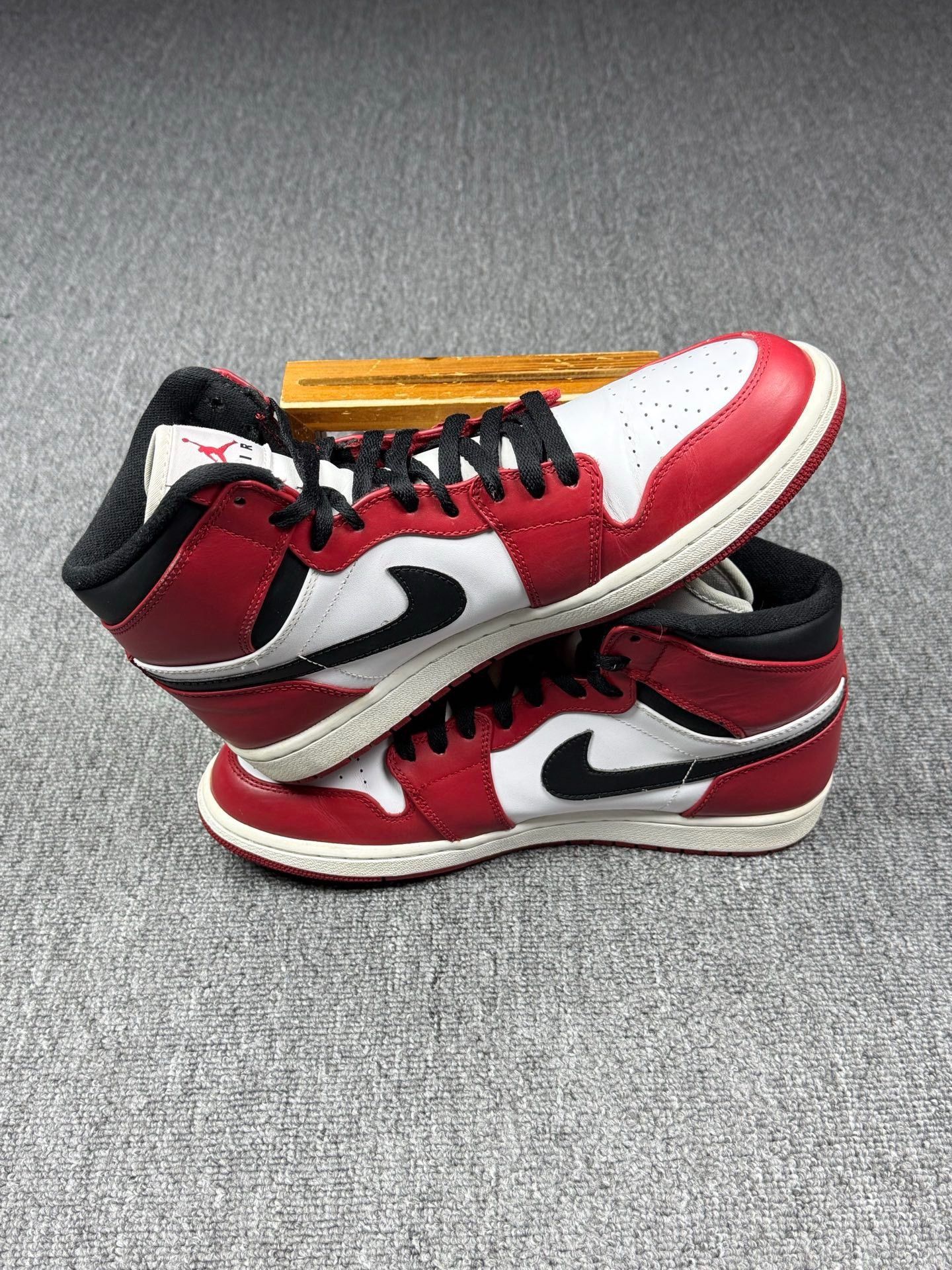 Nike Nike AJ1 Red Lowtop Sneakers 11 Men Size US 11 / EU 44 - 3 Thumbnail