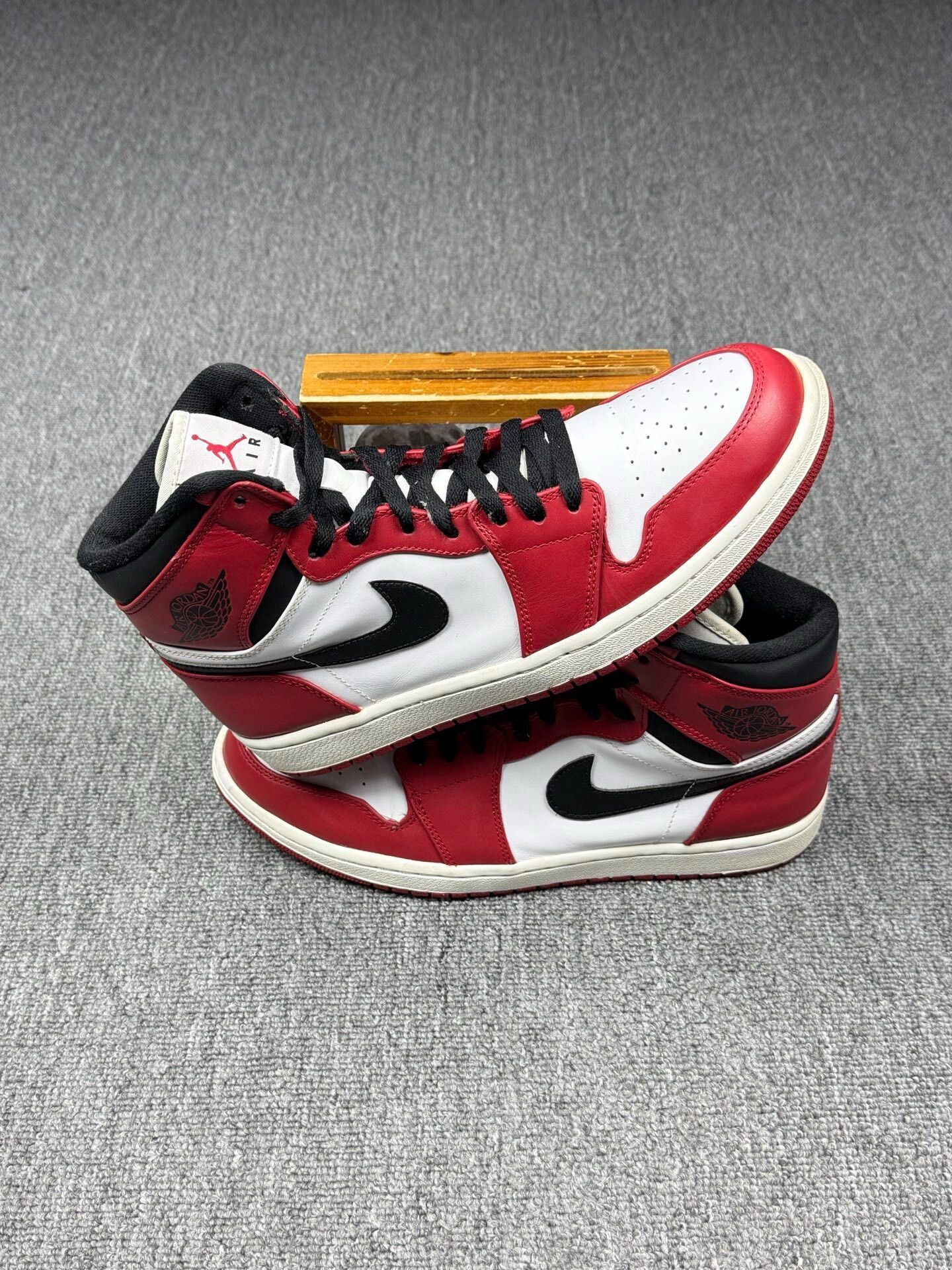 Nike Nike AJ1 Red Lowtop Sneakers 11 Men Size US 11 / EU 44 - 2 Thumbnail
