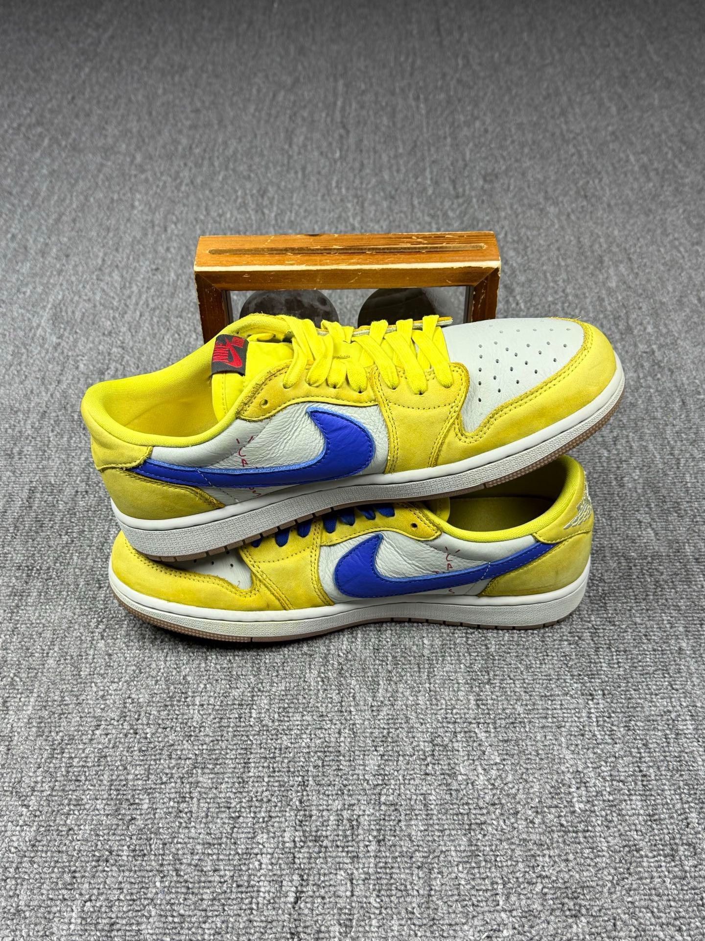 Nike Nike AJ1 Gold Lowtop Sneakers 9 Men Size US 9 / EU 42 - 3 Thumbnail