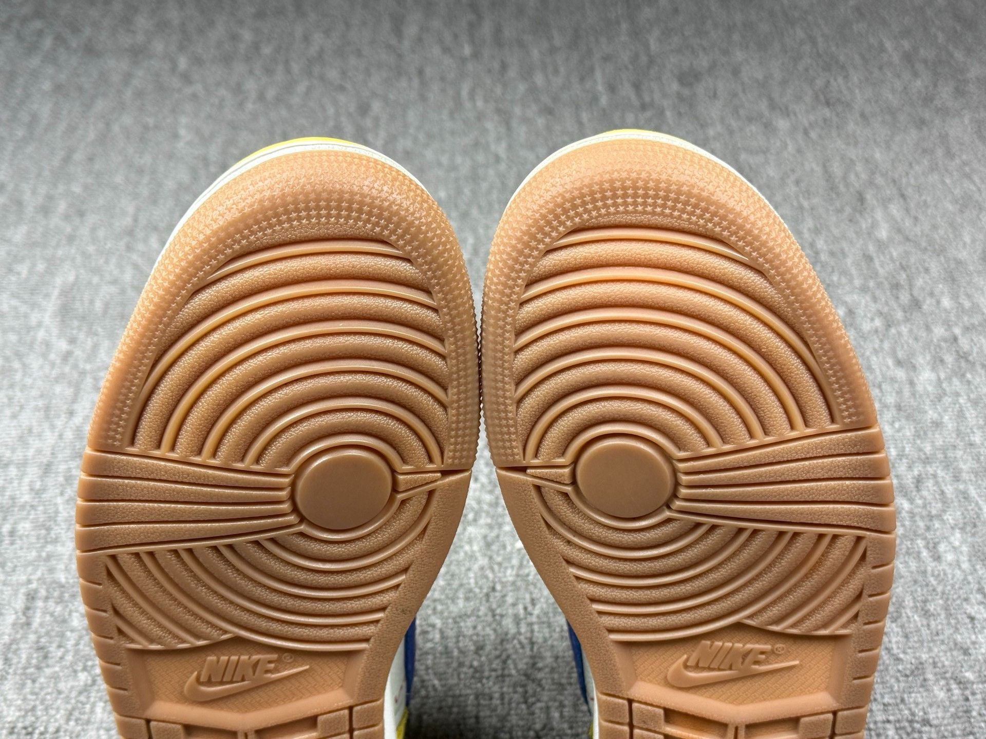 Nike Nike AJ1 Gold Lowtop Sneakers 9 Men Size US 9 / EU 42 - 7 Thumbnail