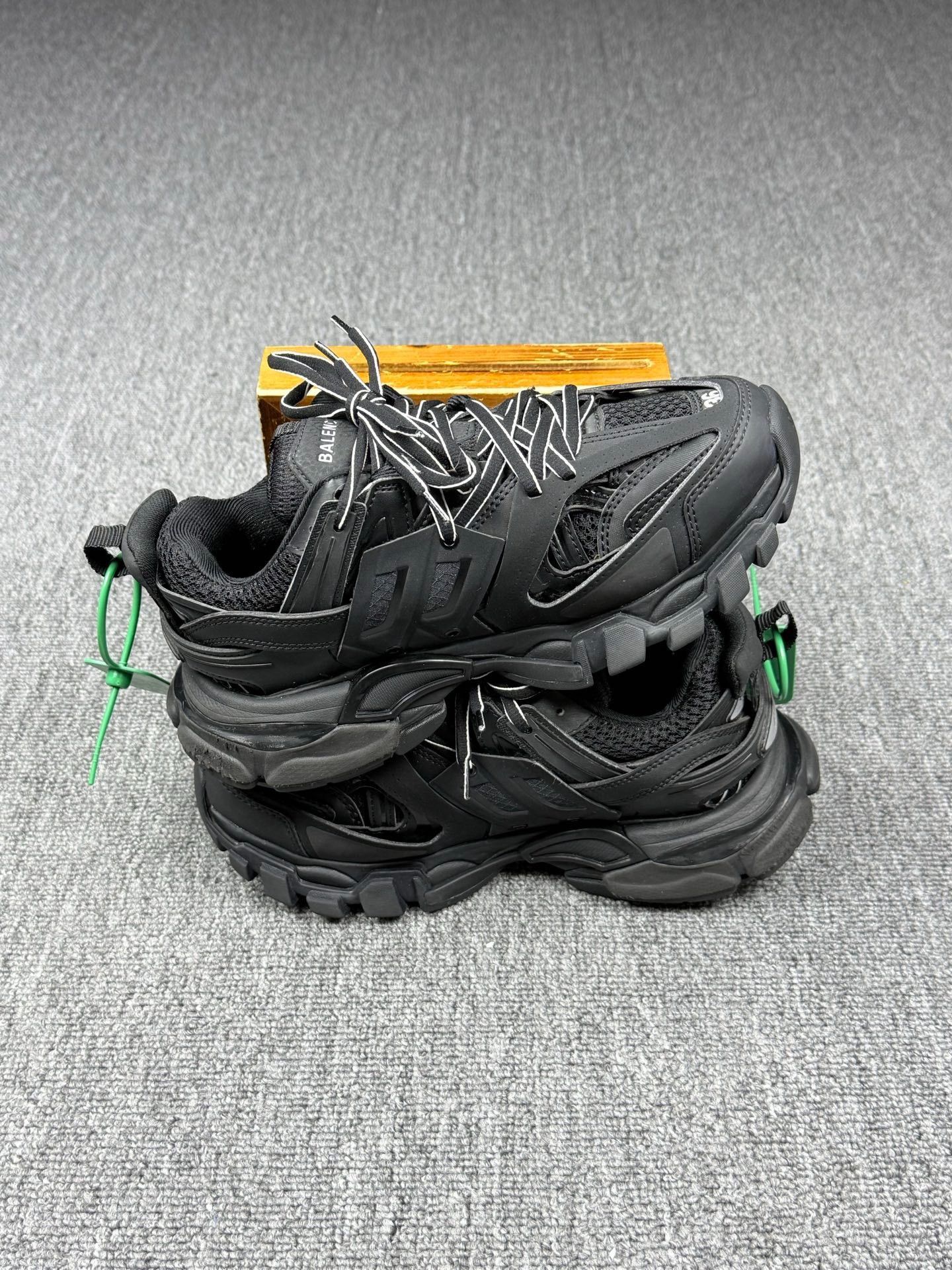 Balenciaga Balenciaga Black Lowtop Sneakers it_36 Women Size US 6 / IT 36 - 3 Thumbnail