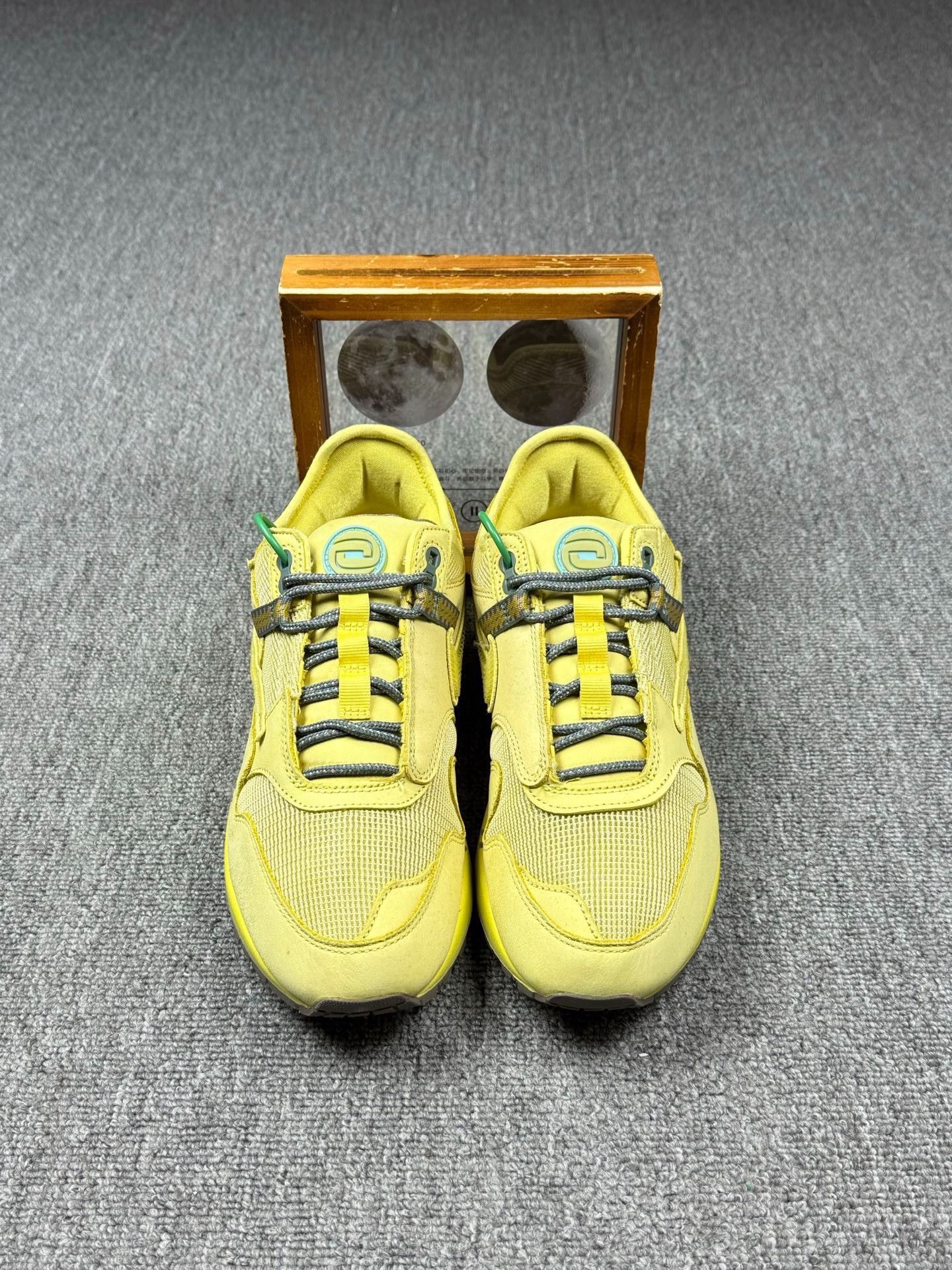 Nike Nike Gold Lowtop Sneakers 9 Men Size US 9 / EU 42 - 4 Thumbnail