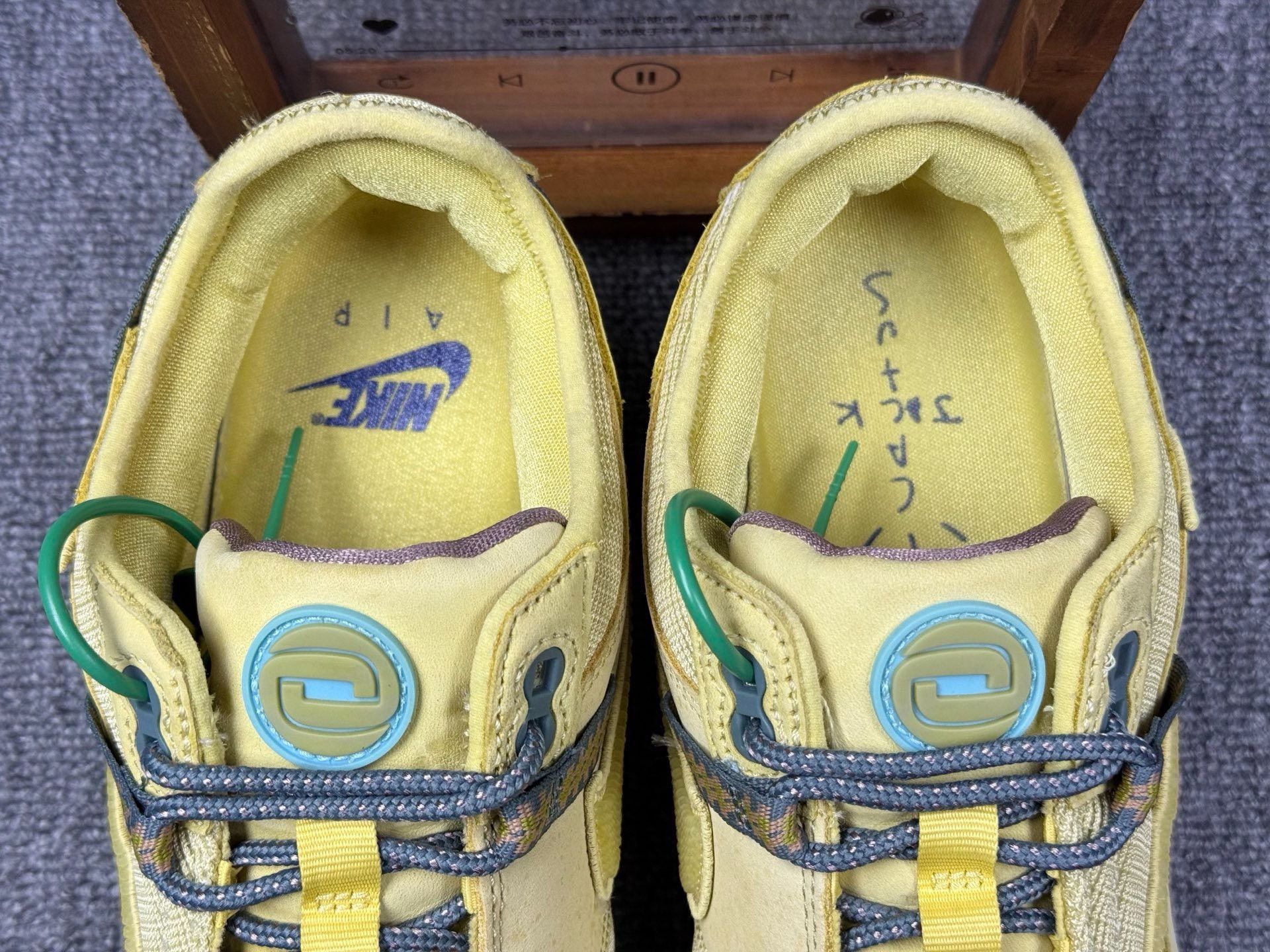 Nike Nike Gold Lowtop Sneakers 9 Men Size US 9 / EU 42 - 9 Thumbnail