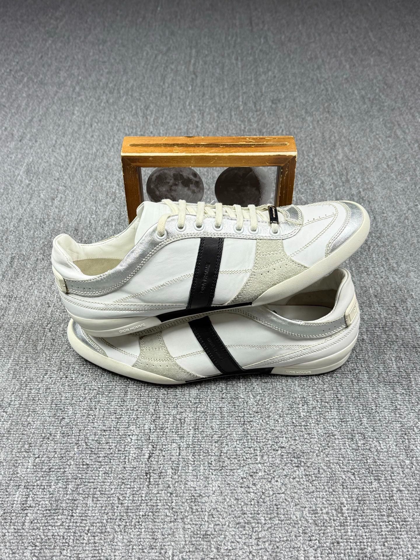 Dior Dior White Lowtop Sneakers 9 Men Size US 9 / EU 42 - 2 Thumbnail