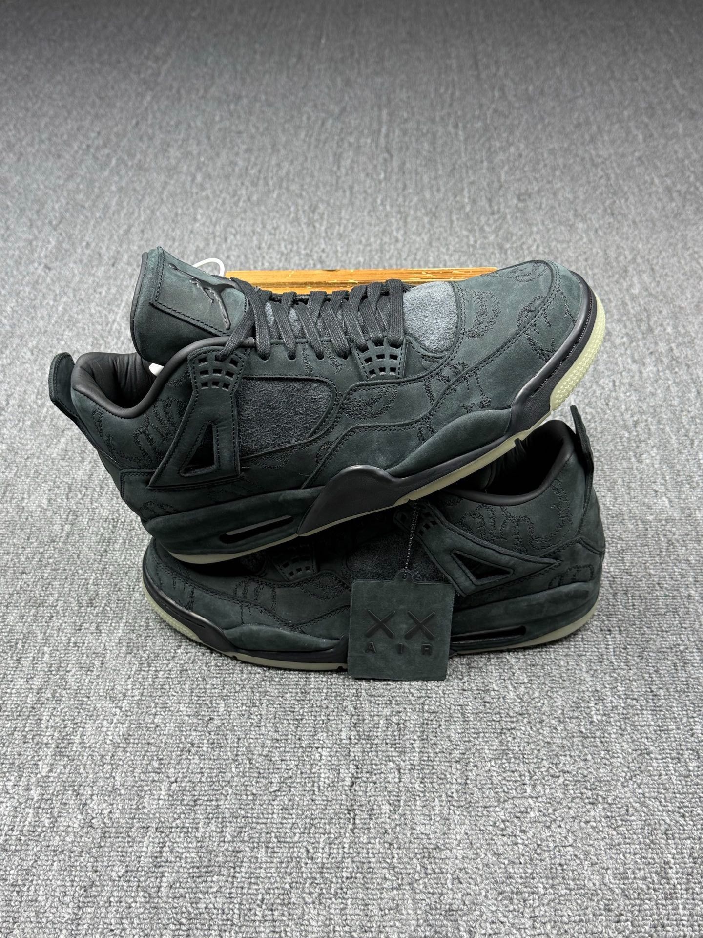 Nike Nike AJ4 Black Lowtop Sneakers 11 Men Size US 11 / EU 44 - 2 Thumbnail