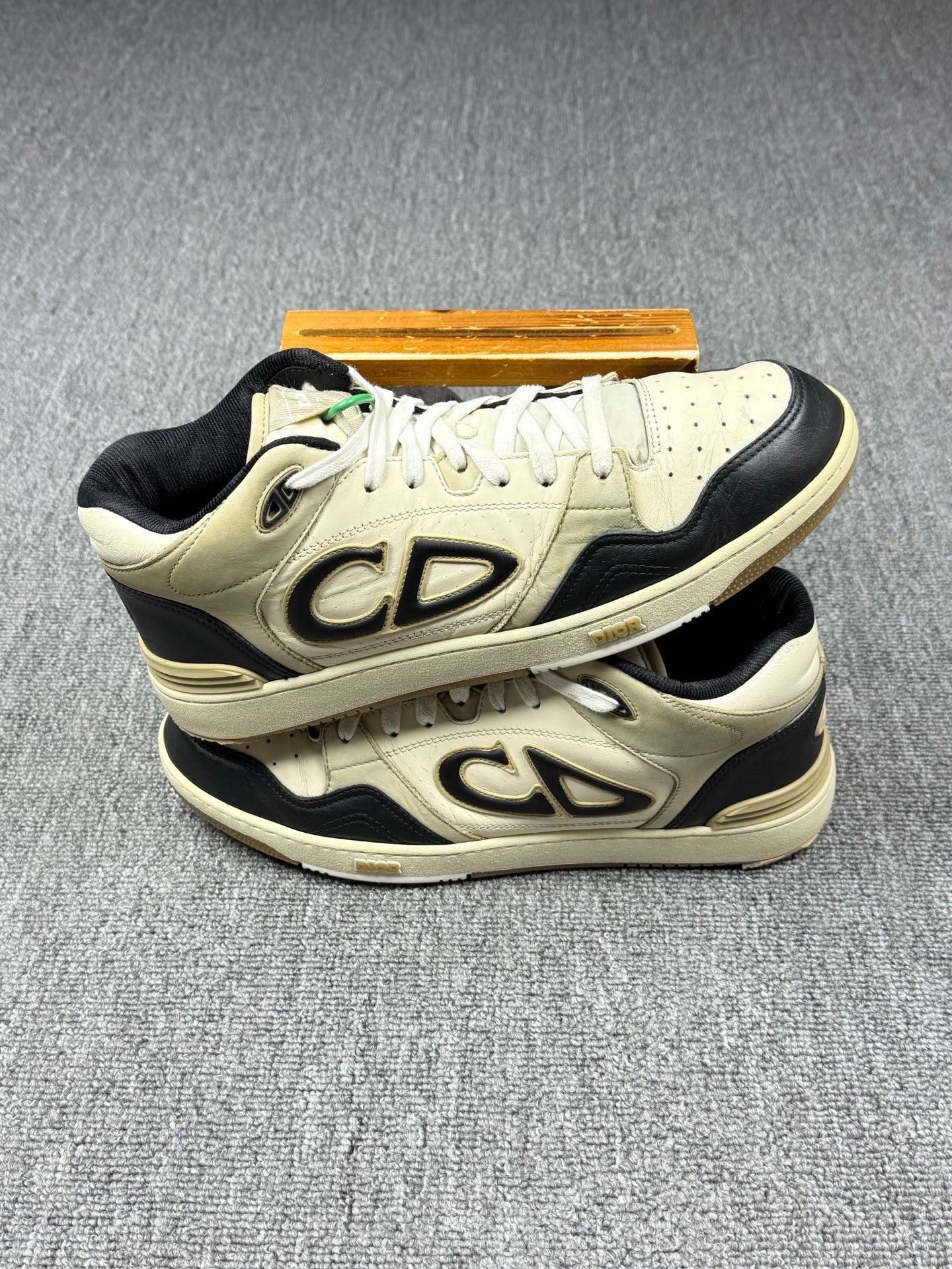 Dior Dior Printed Beige Lowtop Sneakers 9 Men Size US 9 / EU 42 - 2 Thumbnail