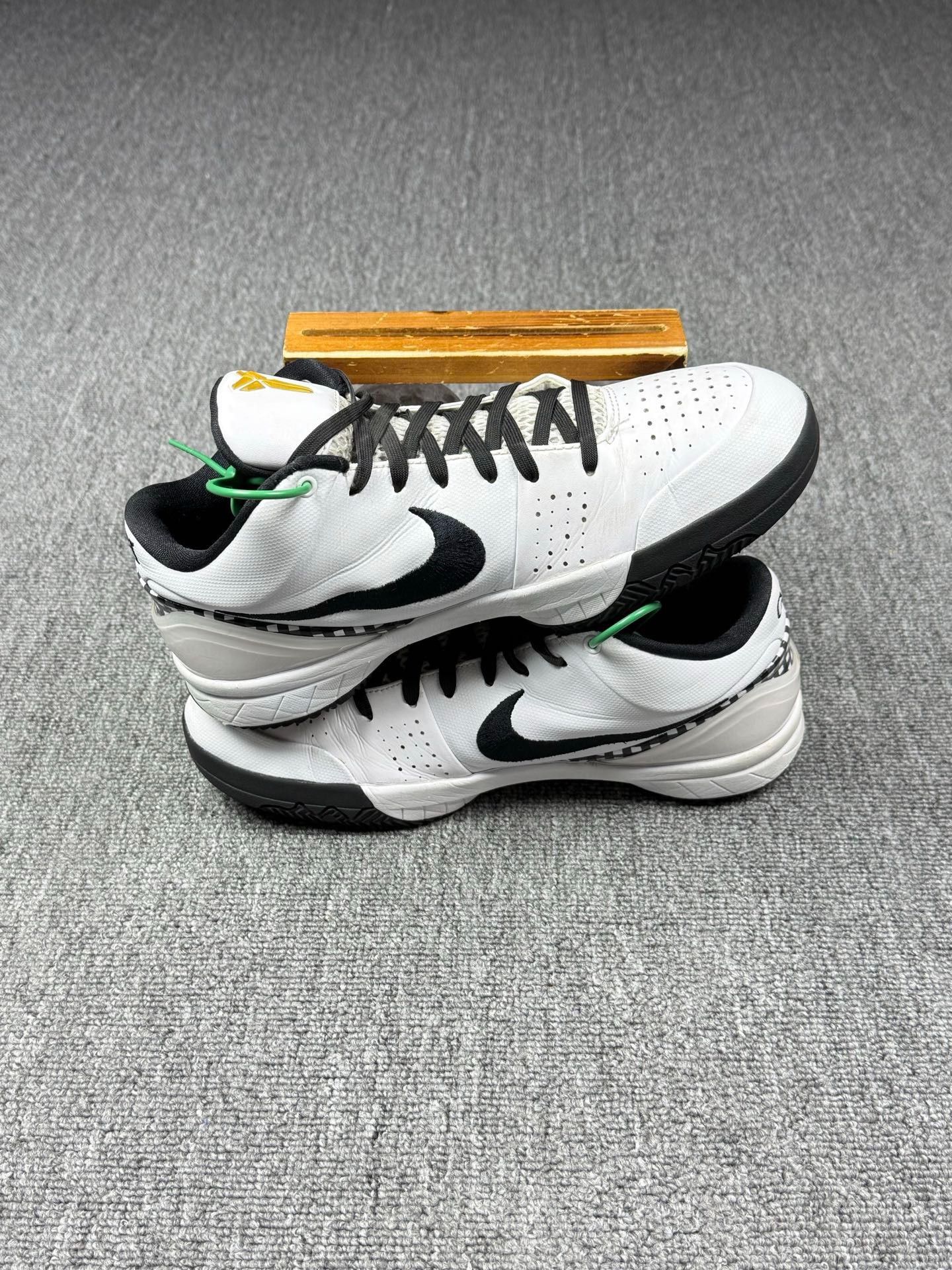 Nike Nike KOBE4 Black Lowtop Sneakers 9 Men Size US 9 / EU 42 - 3 Thumbnail