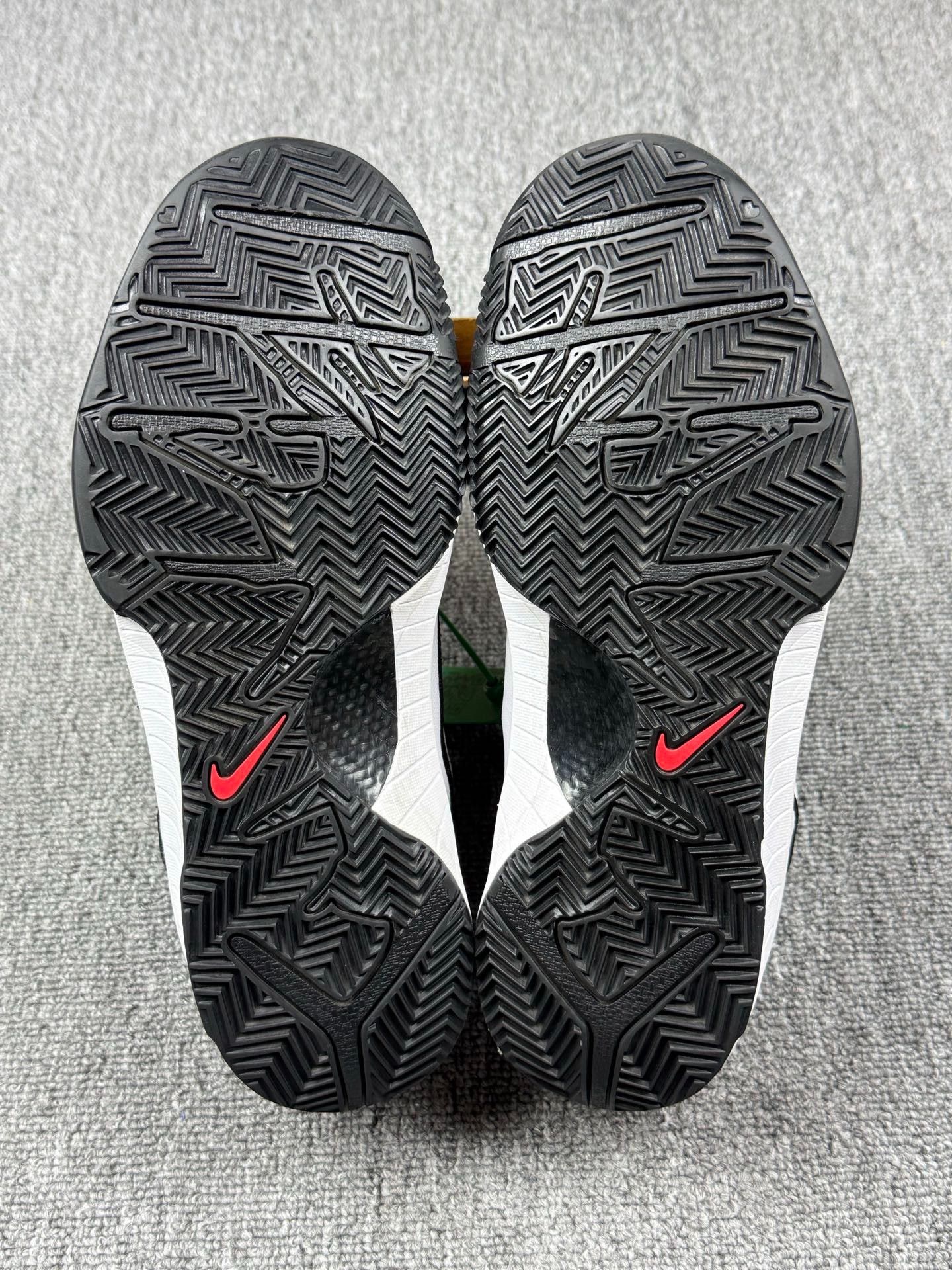 Nike Nike KOBE4 Black Lowtop Sneakers 9 Men Size US 9 / EU 42 - 6 Thumbnail