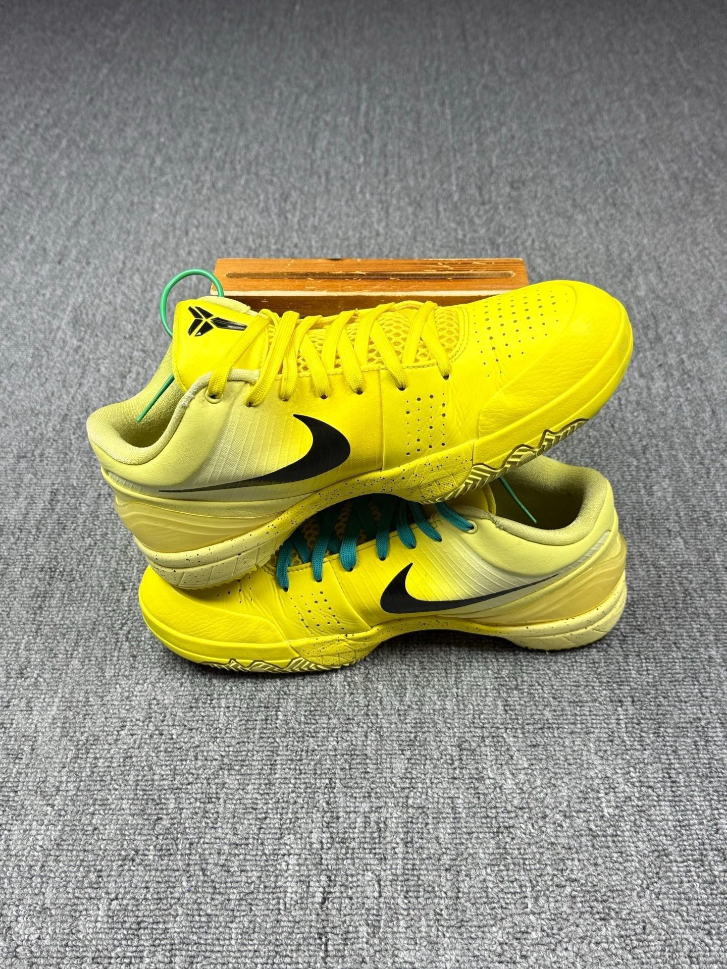 Nike Nike KOBE4 Yellow Lowtop Sneakers 8 Men Size US 8 / EU 41 - 3 Thumbnail