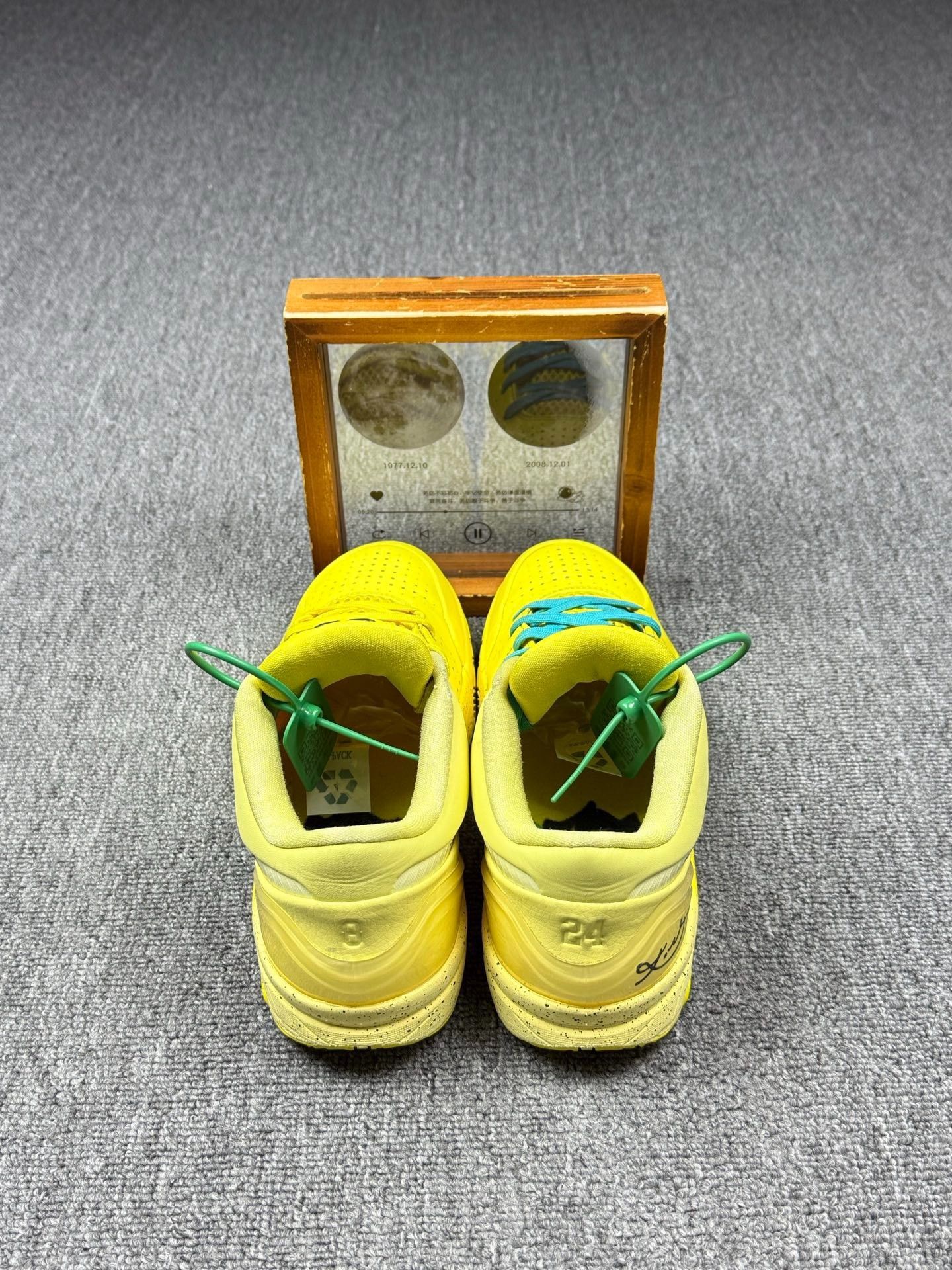 Nike Nike KOBE4 Yellow Lowtop Sneakers 8 Men Size US 8 / EU 41 - 5 Thumbnail