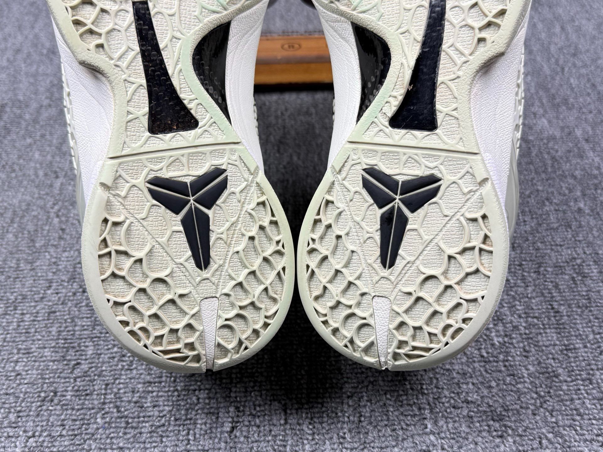 Nike Nike KOBE6 White Lowtop Sneakers 11 Men Size US 11 / EU 44 - 8 Thumbnail