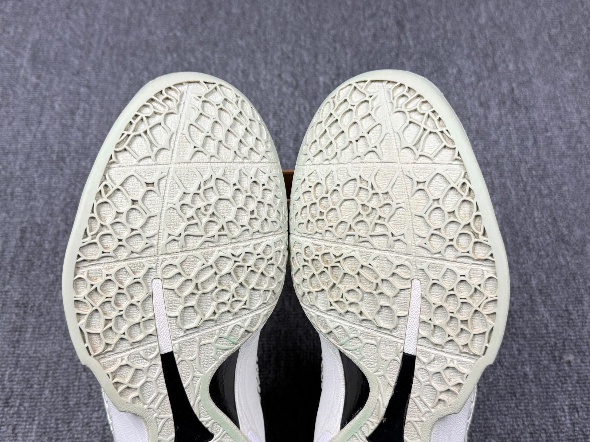 Nike Nike KOBE6 White Lowtop Sneakers 11 Men Size US 11 / EU 44 - 7 Thumbnail