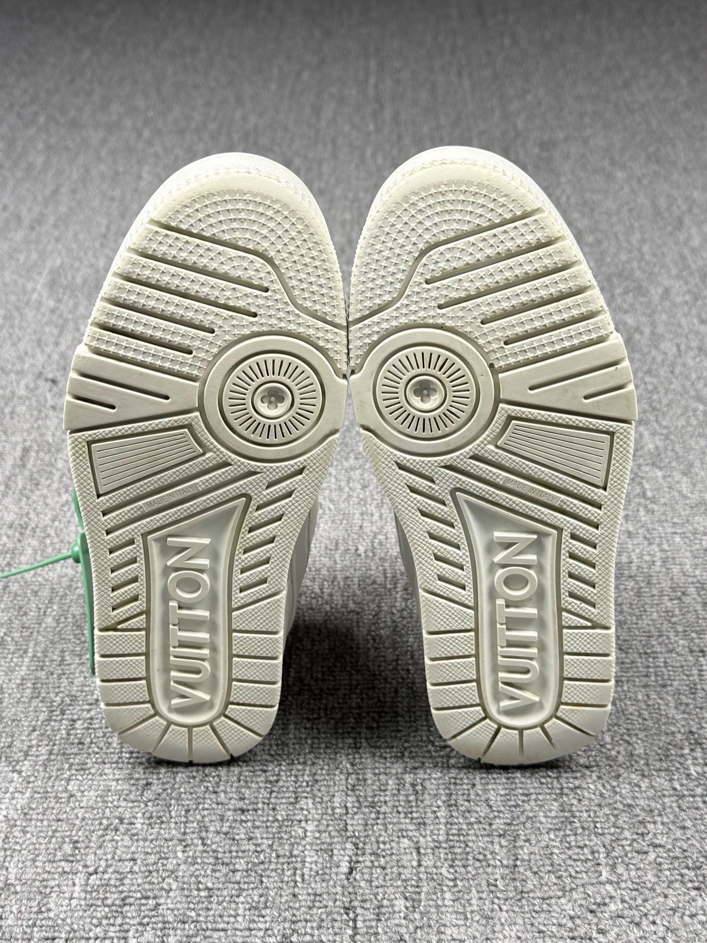 Louis Vuitton Louis Vuitton Training White Lowtop Sneakers it_36-5 Women Size US 6.5 / IT 36.5 - 6 Thumbnail