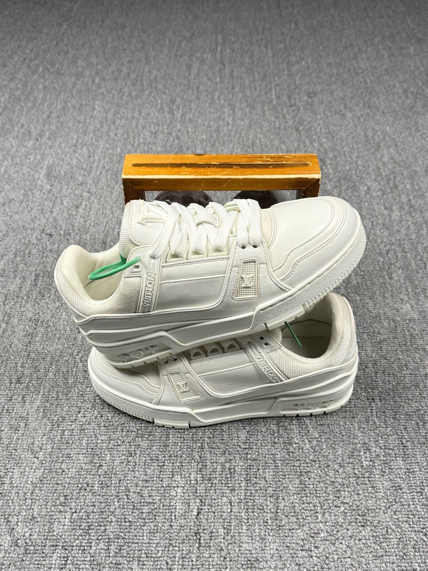 Louis Vuitton Louis Vuitton Training White Lowtop Sneakers it_36-5 Women Size US 6.5 / IT 36.5 - 2 Thumbnail
