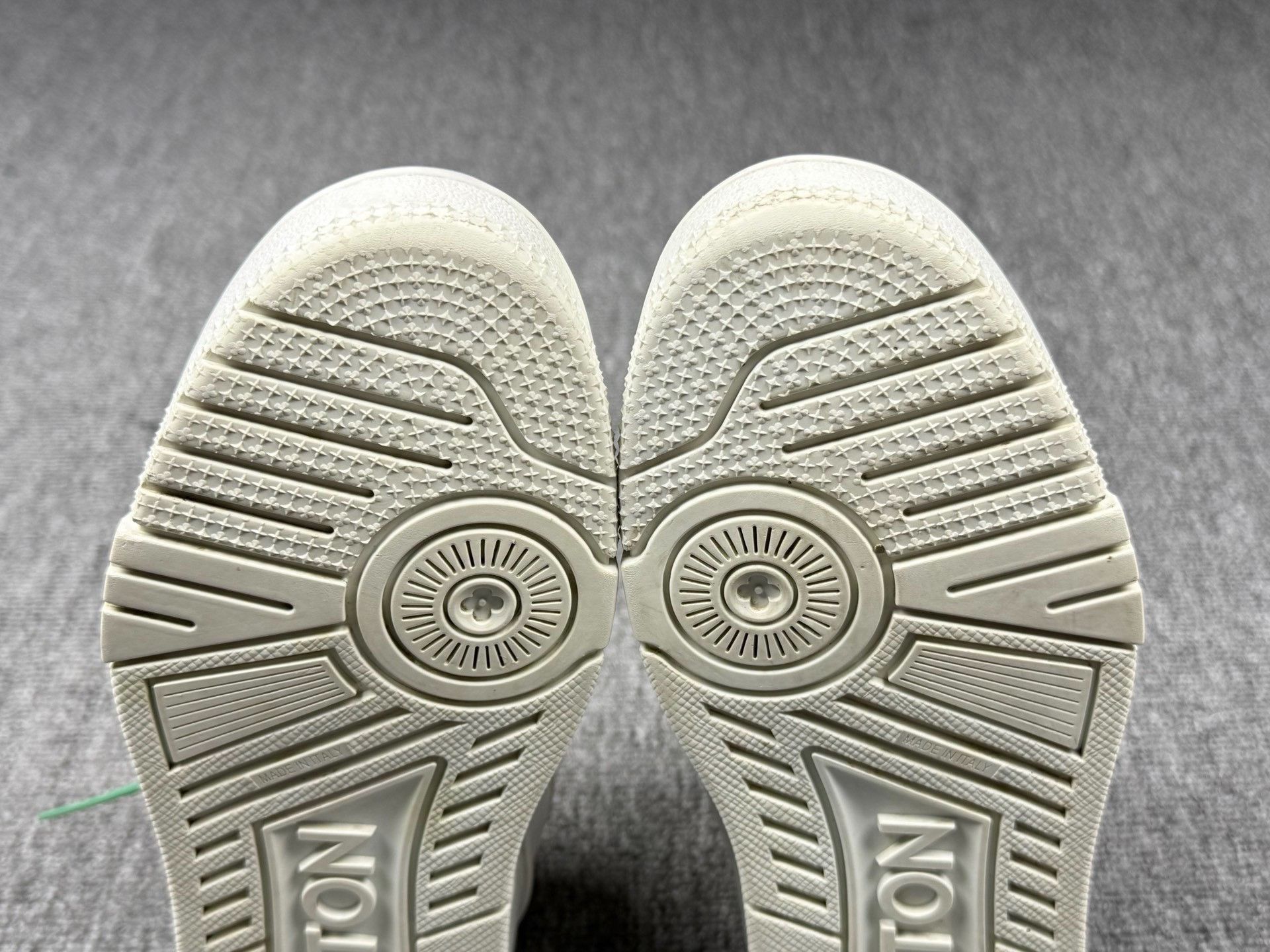 Louis Vuitton Louis Vuitton Training White Lowtop Sneakers it_36-5 Women Size US 6.5 / IT 36.5 - 7 Thumbnail