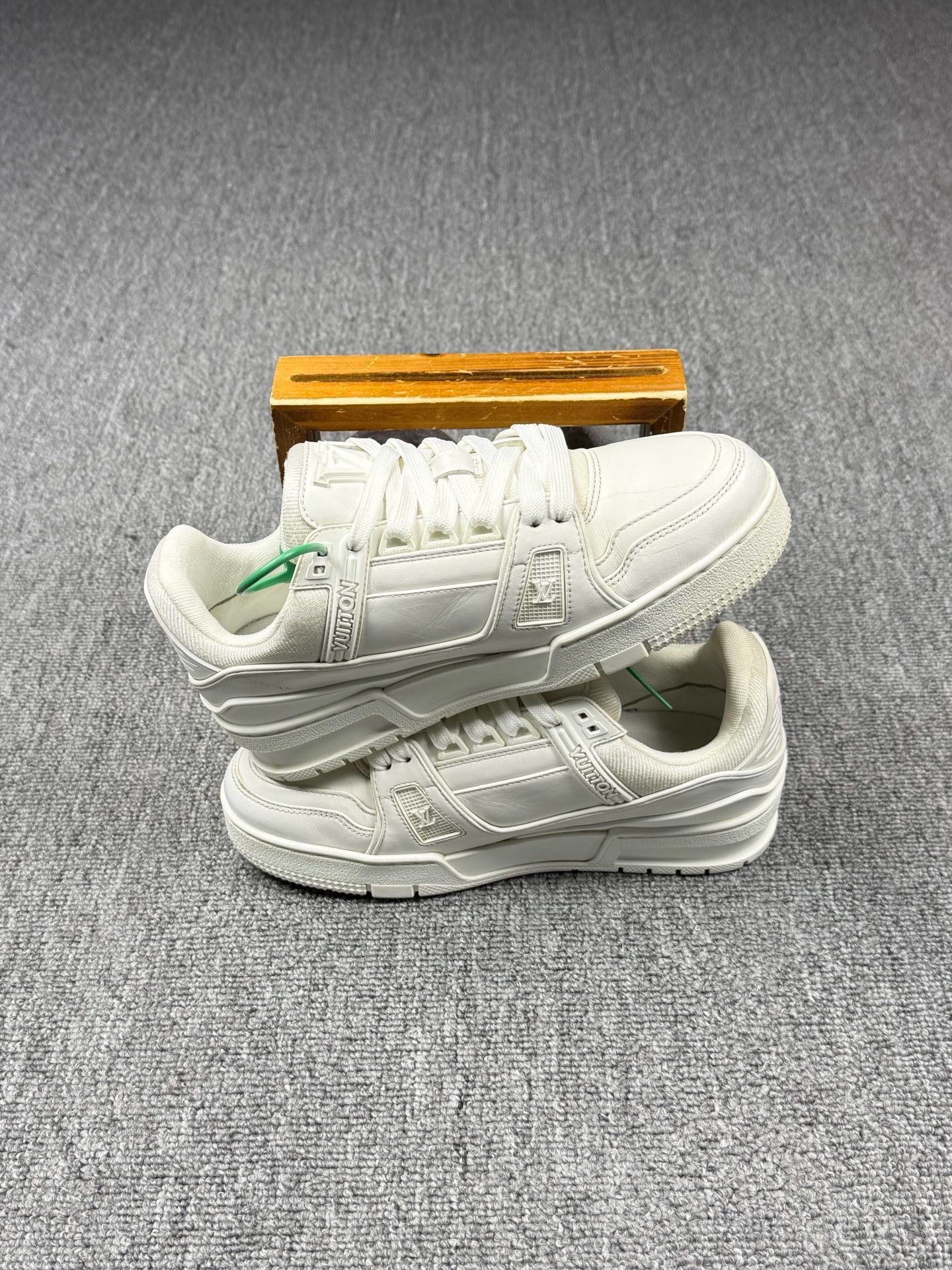 Louis Vuitton Louis Vuitton Training White Lowtop Sneakers it_36-5 Women Size US 6.5 / IT 36.5 - 3 Thumbnail