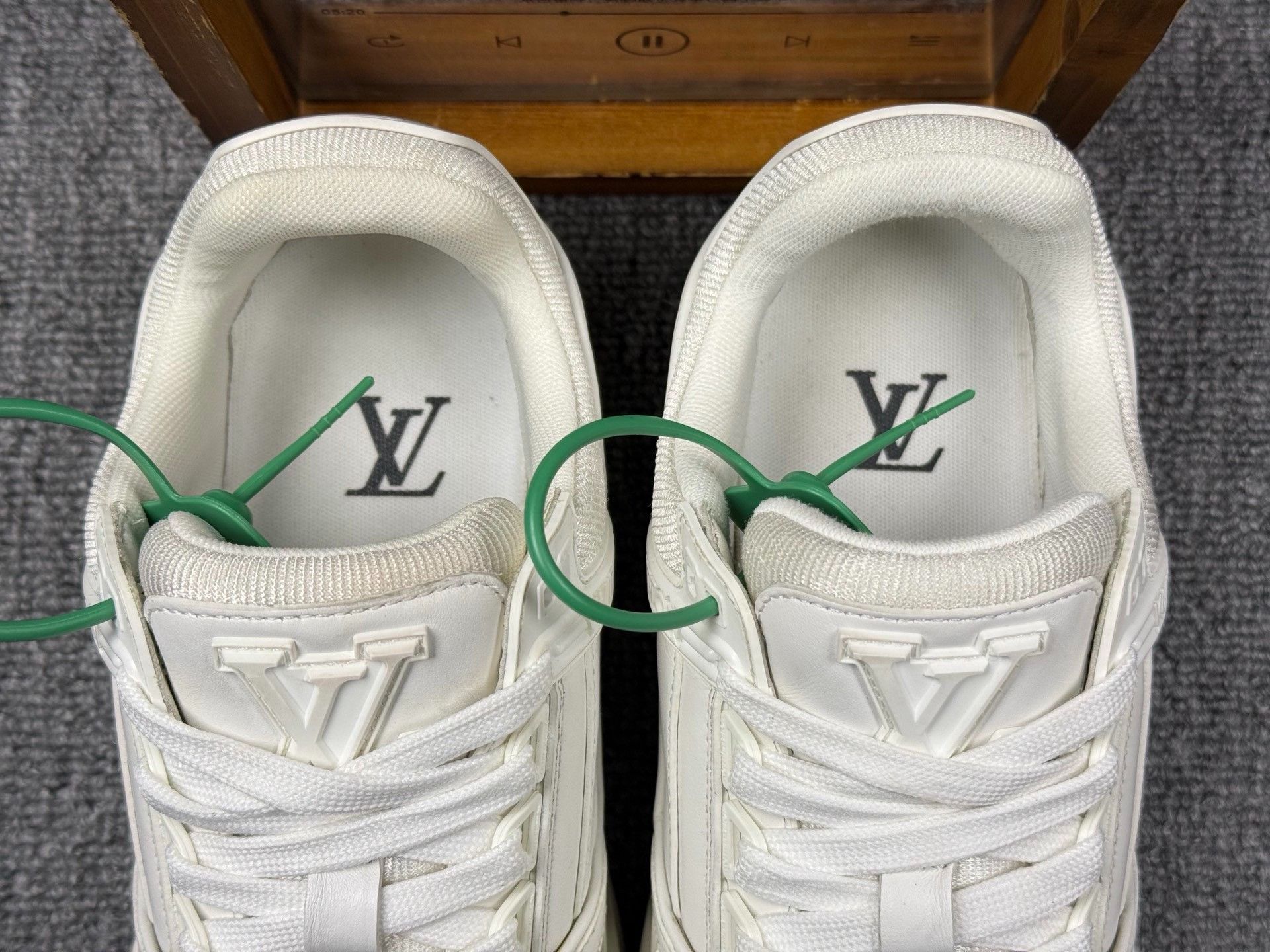 Louis Vuitton Louis Vuitton Training White Lowtop Sneakers it_36-5 Women Size US 6.5 / IT 36.5 - 9 Thumbnail