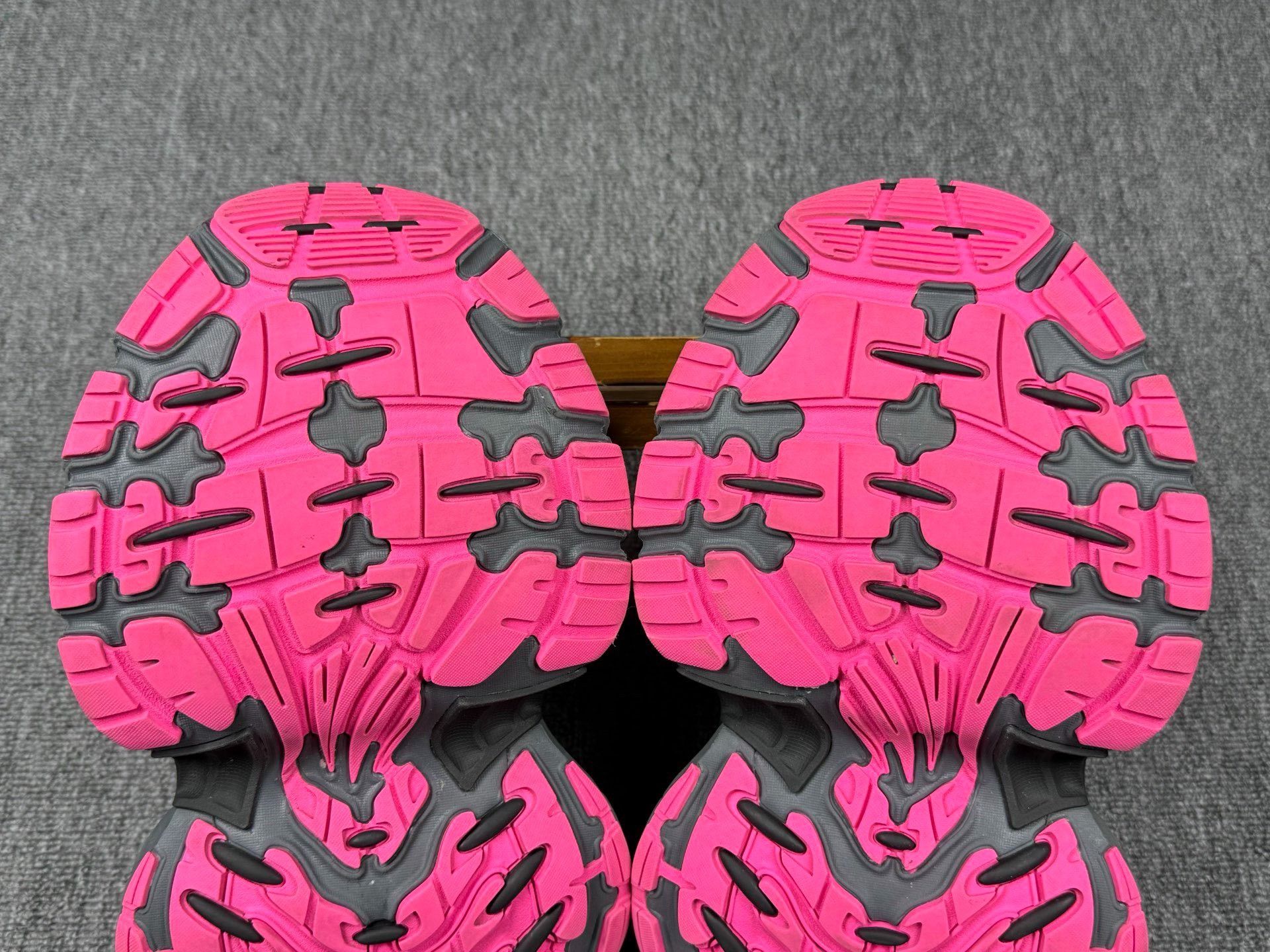 Balenciaga Balenciaga Distressed Pink Lowtop Sneakers 5.5 Men Size US 5.5 / EU 38 - 7 Thumbnail