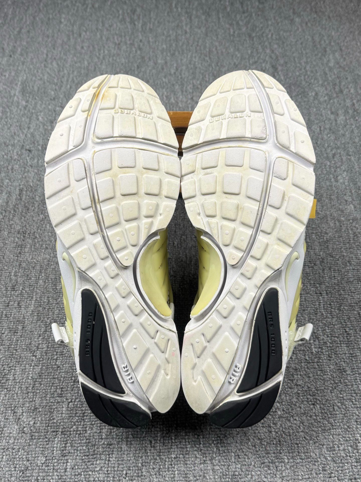 Nike Nike White Lowtop Sneakers 11 Men Size US 11 / EU 44 - 6 Thumbnail