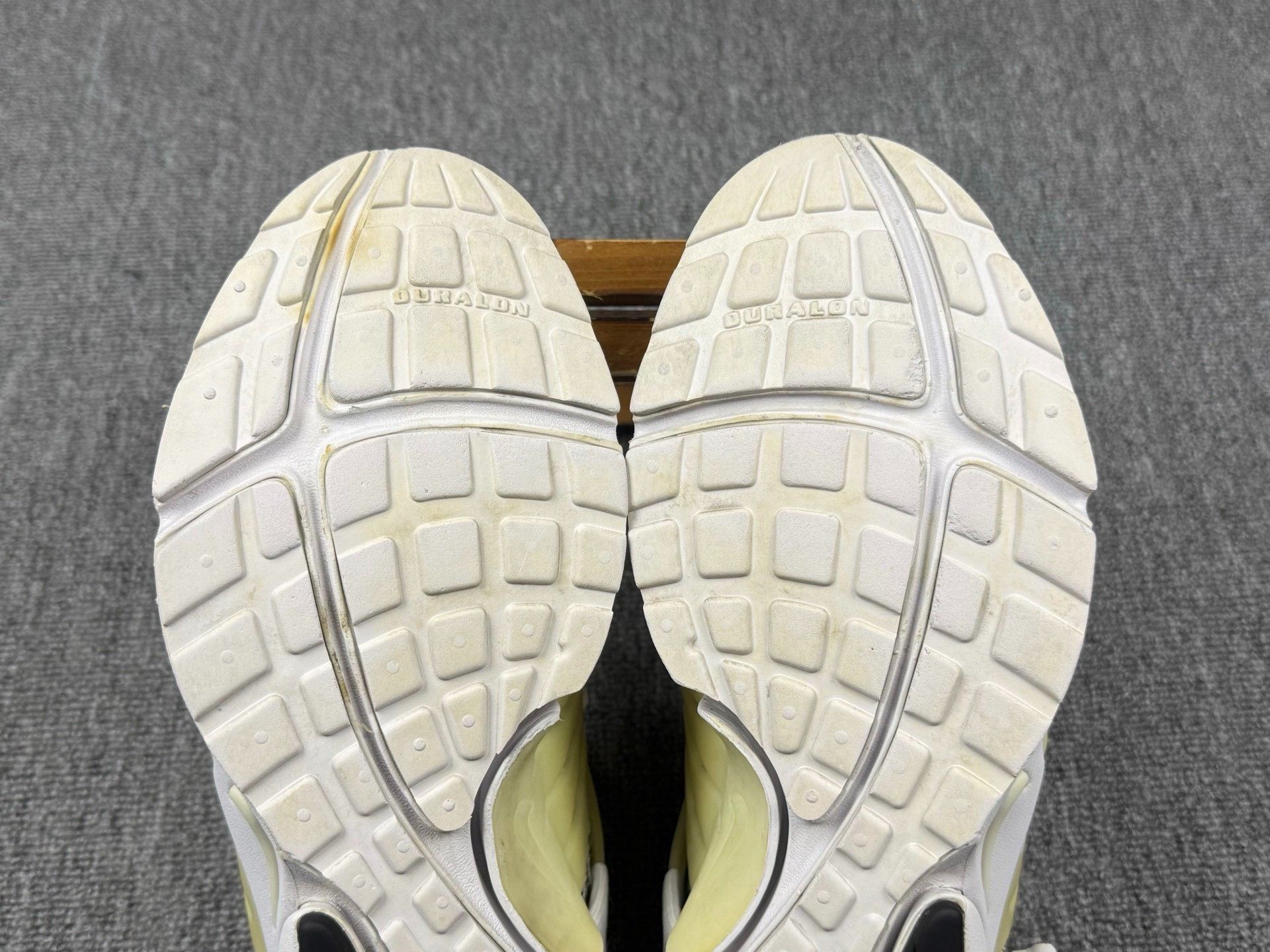 Nike Nike White Lowtop Sneakers 11 Men Size US 11 / EU 44 - 7 Thumbnail