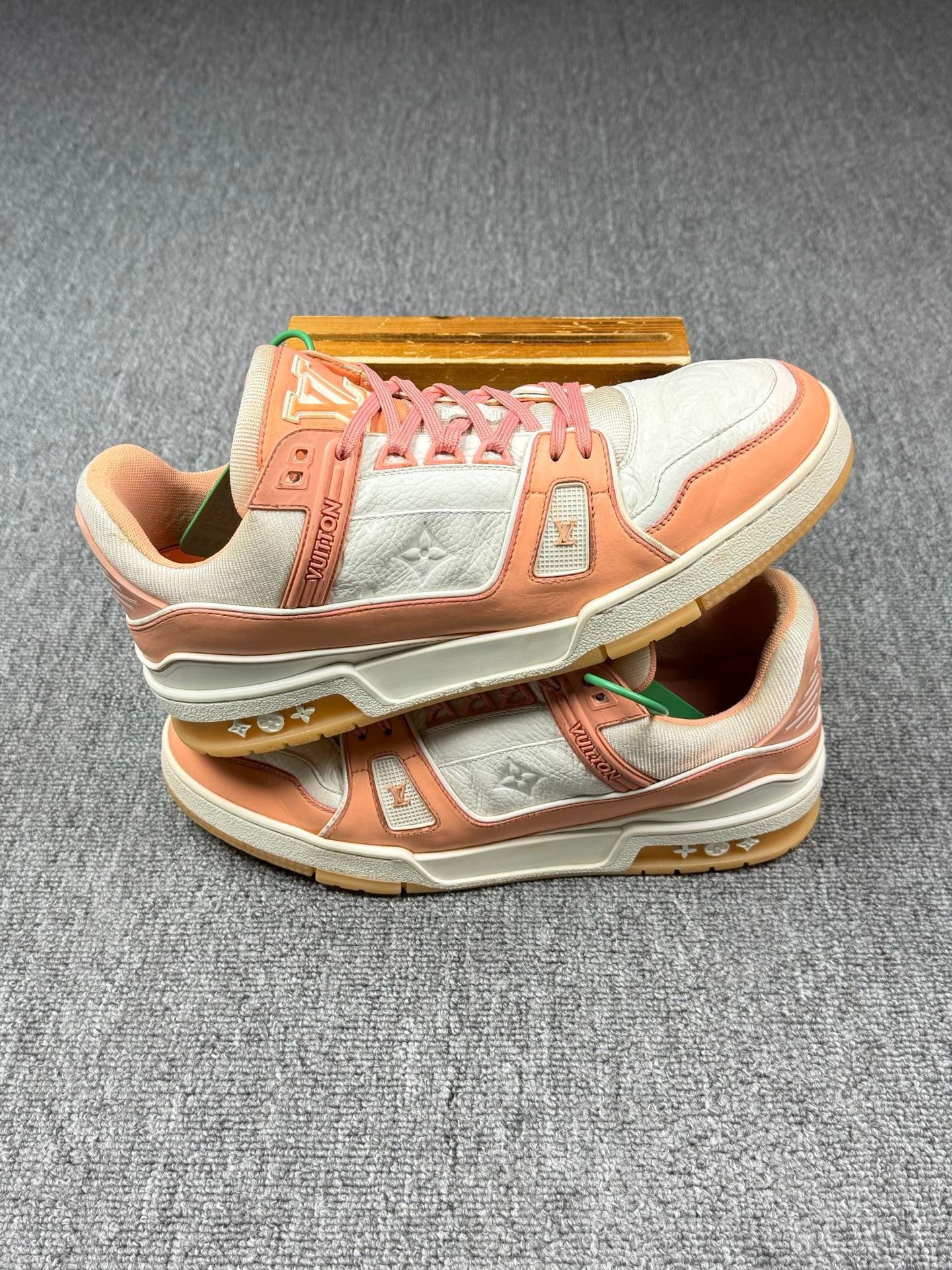 Louis Vuitton Louis Vuitton Training Pink Lowtop Sneakers 9 Men Size US 9 / EU 42 - 2 Thumbnail