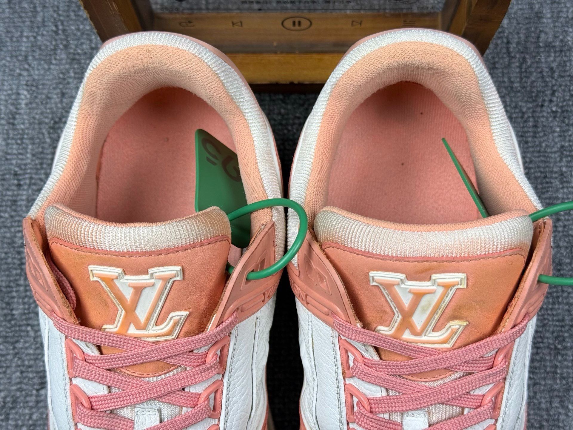 Louis Vuitton Louis Vuitton Training Pink Lowtop Sneakers 9 Men Size US 9 / EU 42 - 9 Thumbnail