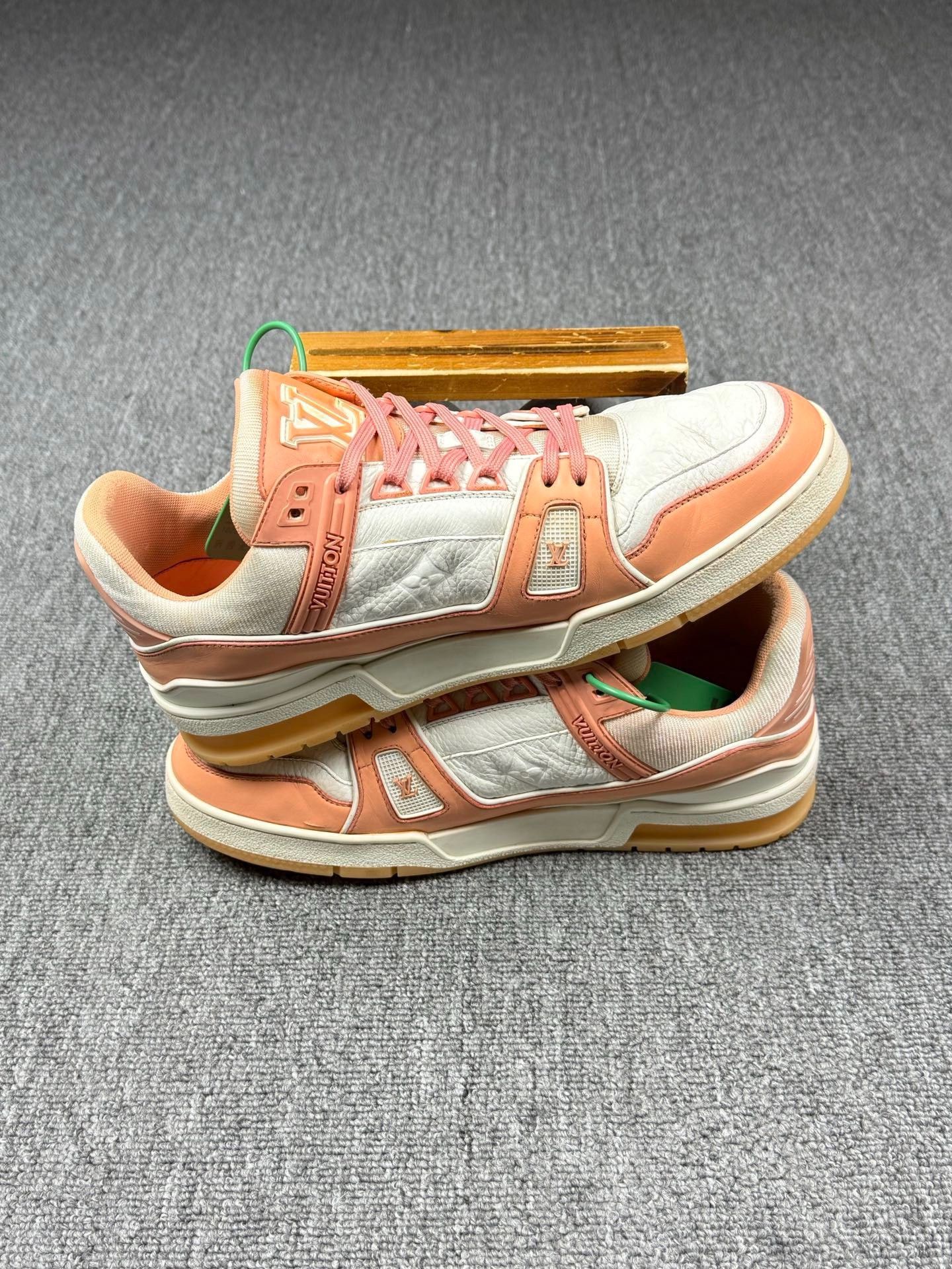 Louis Vuitton Louis Vuitton Training Pink Lowtop Sneakers 9 Men Size US 9 / EU 42 - 3 Thumbnail