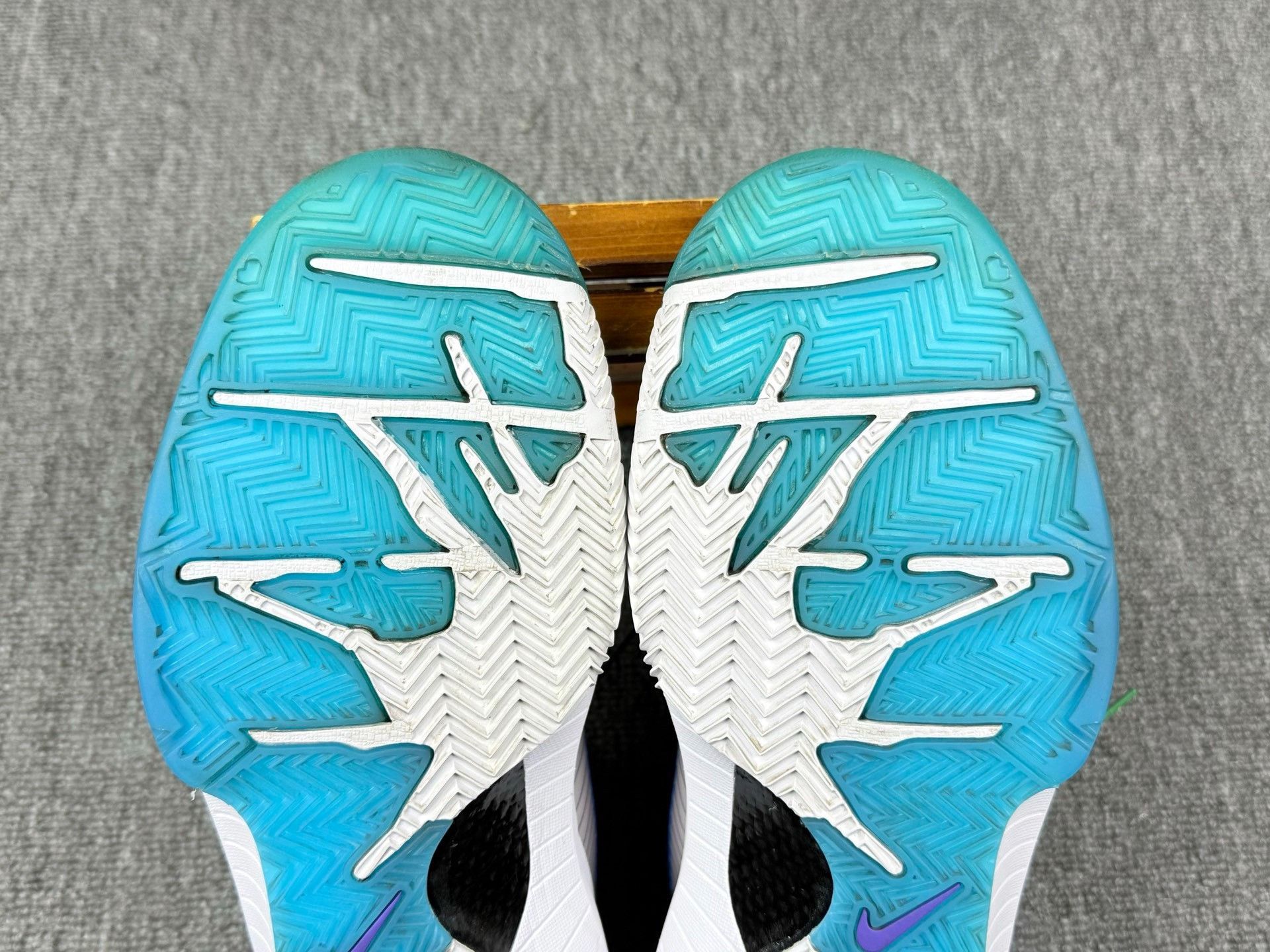 Nike Nike KOBE4 Blue Lowtop Sneakers 8 Men Size US 8 / EU 41 - 7 Thumbnail