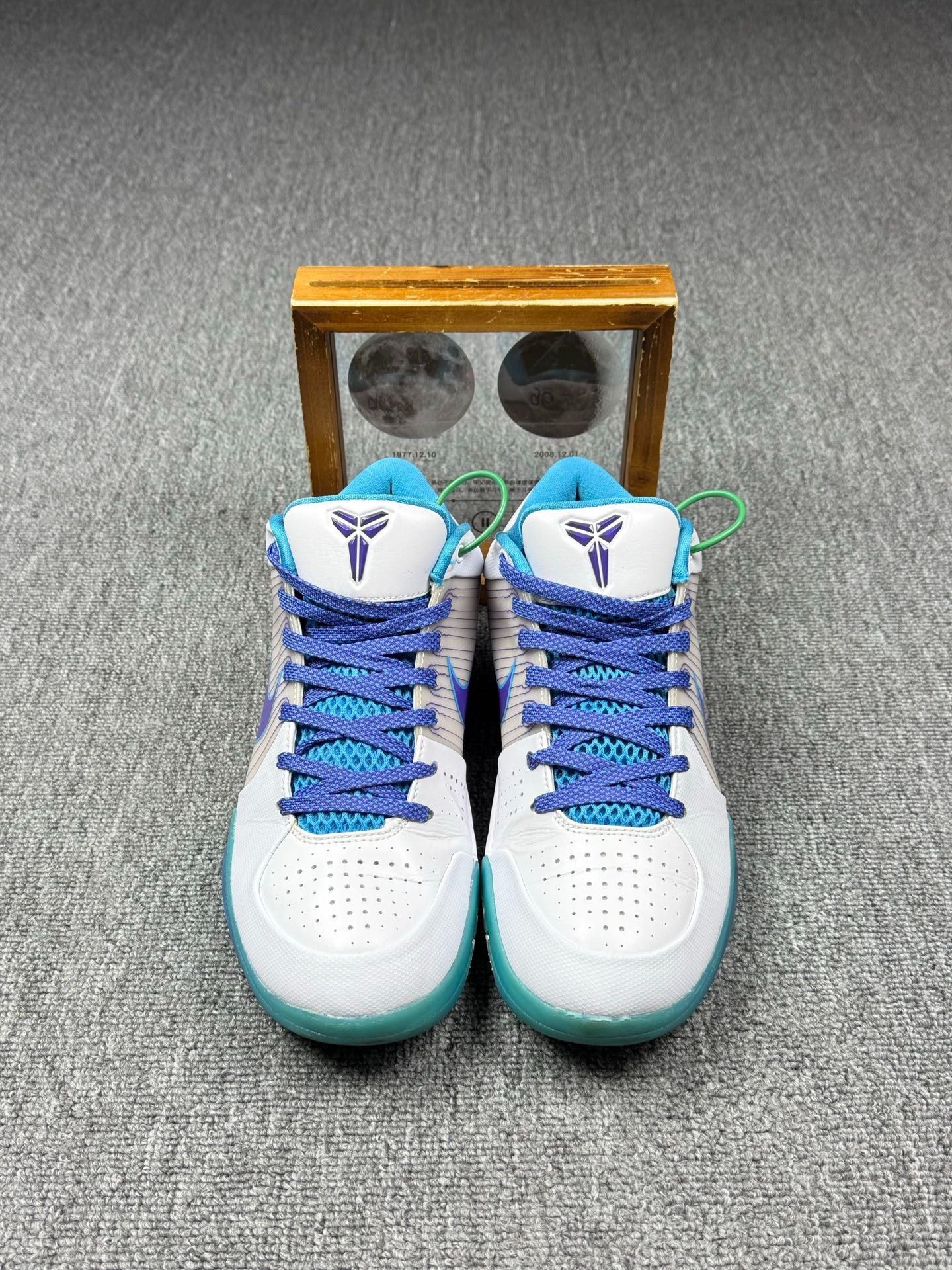 Nike Nike KOBE4 Blue Lowtop Sneakers 8 Men Size US 8 / EU 41 - 4 Thumbnail