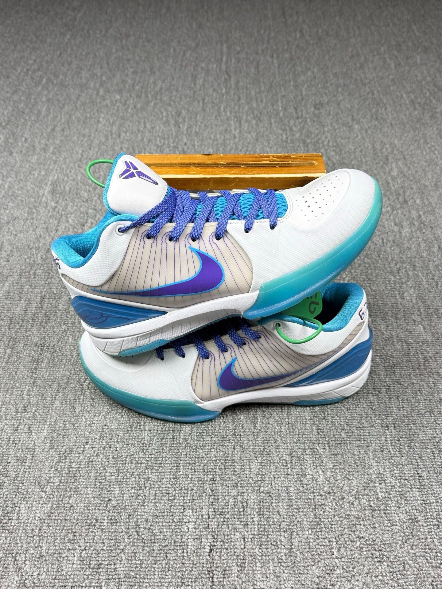 Nike Nike KOBE4 Blue Lowtop Sneakers 8 Men Size US 8 / EU 41 - 2 Thumbnail