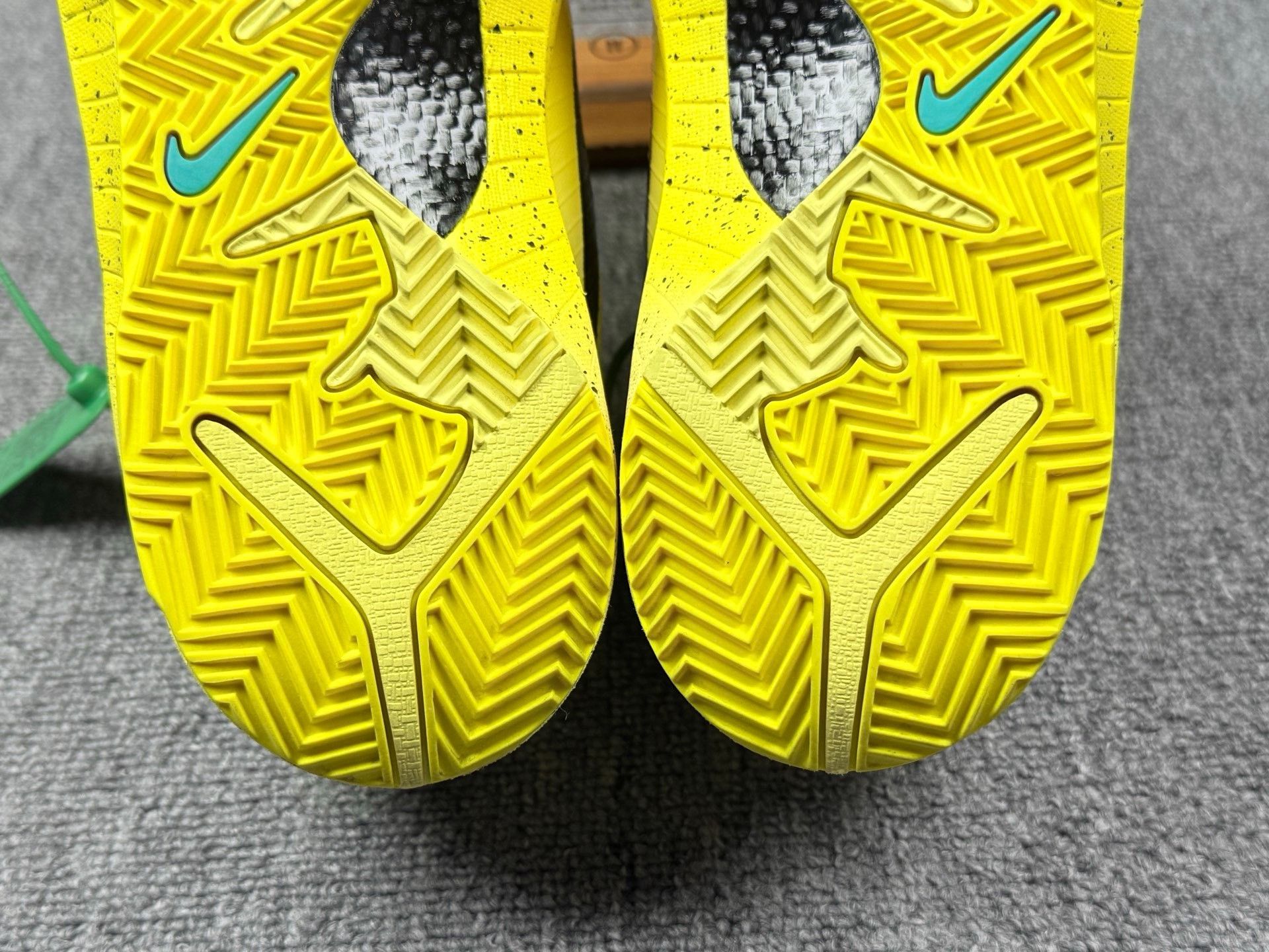 Nike Nike KOBE4 Yellow Lowtop Sneakers 9 Men Size US 9 / EU 42 - 8 Thumbnail