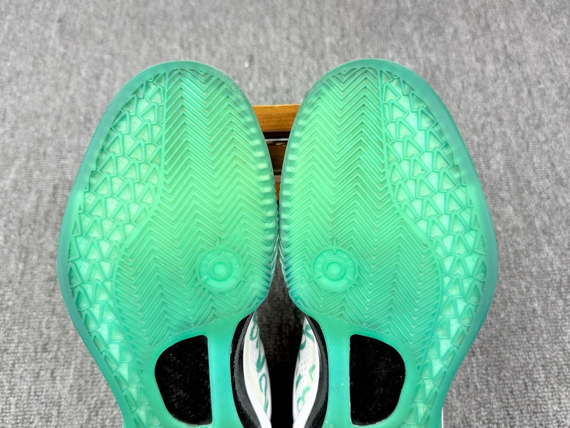 Nike Nike KOBE8 Green Lowtop Sneakers 8 Men Size US 8 / EU 41 - 7 Thumbnail