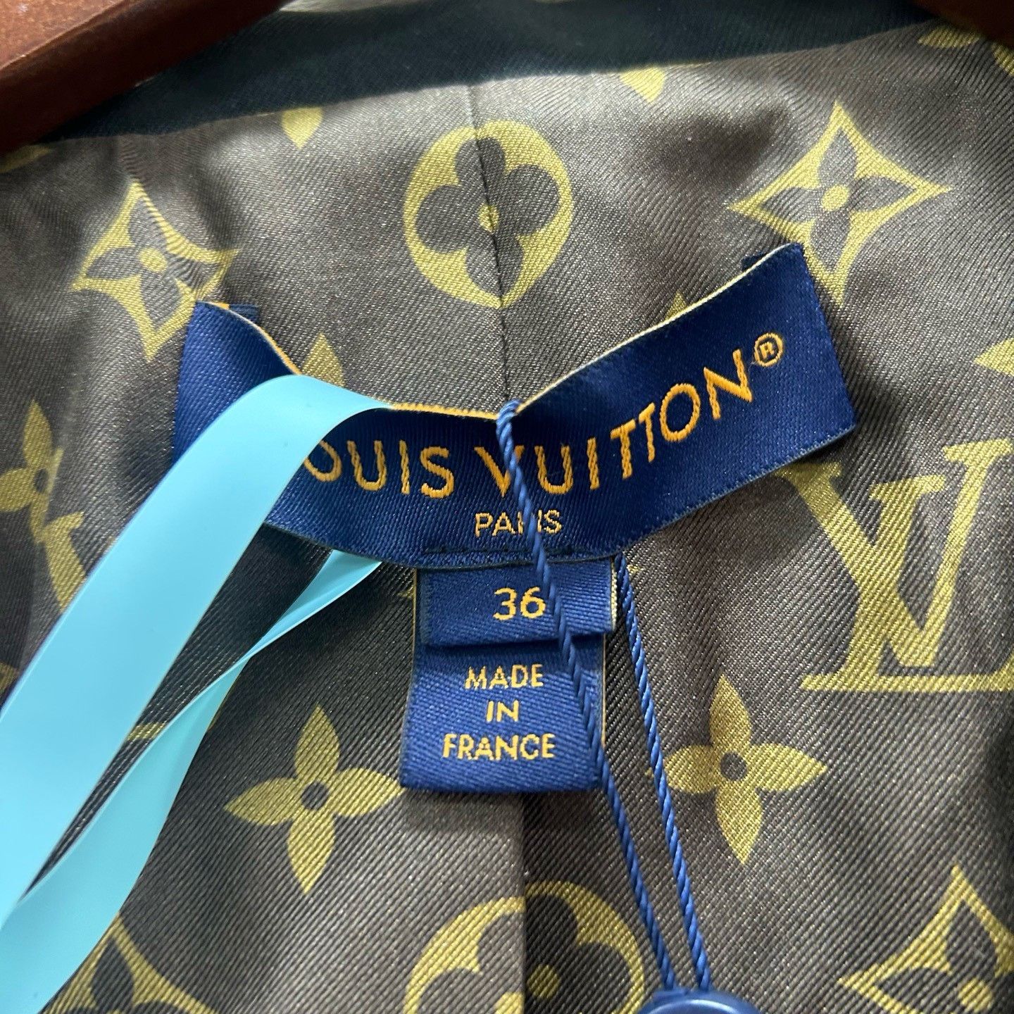 Louis Vuitton Louis Vuitton Black Monogram Anchor Buckle Blazer Size XS / US 0-2 / IT 36-38 - 3 Thumbnail