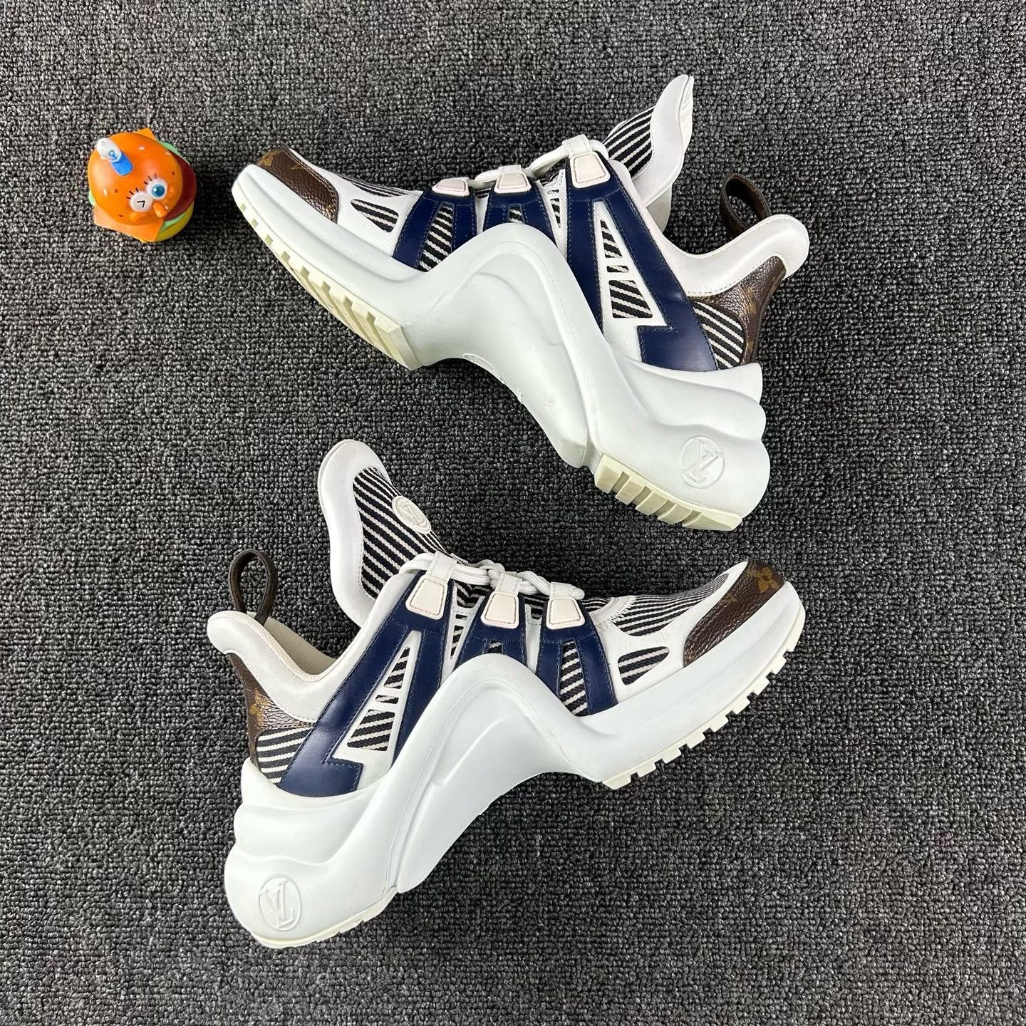 Louis Vuitton Louis Vuitton White Blue Stripe Dad Shoes Size US 7 / IT 37 - 4 Thumbnail