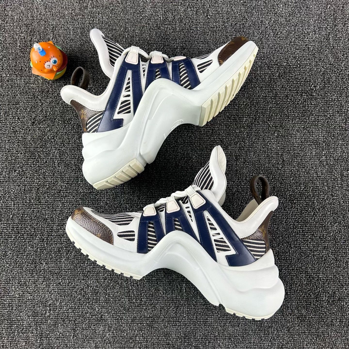 Louis Vuitton Louis Vuitton White Blue Stripe Dad Shoes Size US 7 / IT 37 - 3 Thumbnail