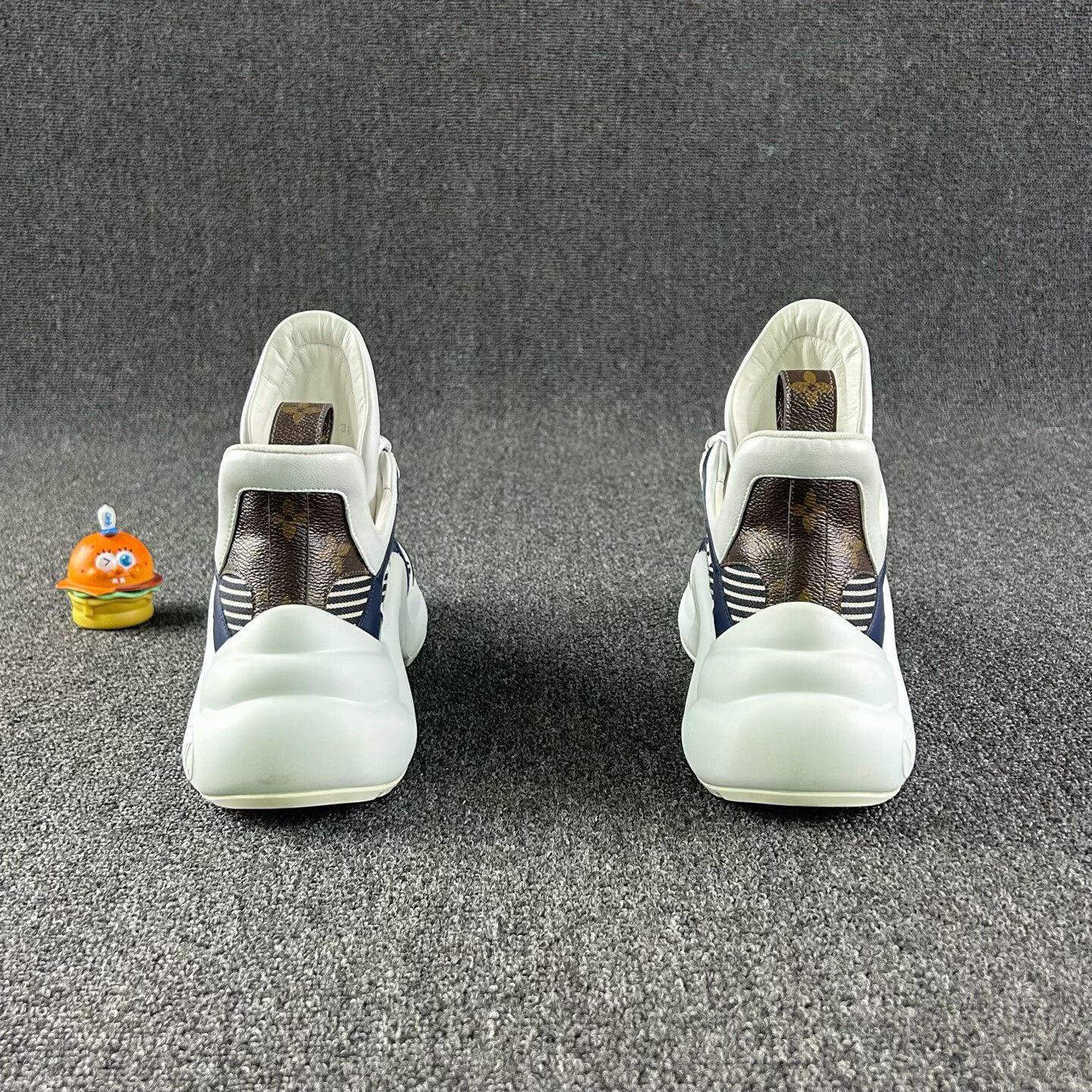 Louis Vuitton Louis Vuitton White Blue Stripe Dad Shoes Size US 7 / IT 37 - 5 Thumbnail