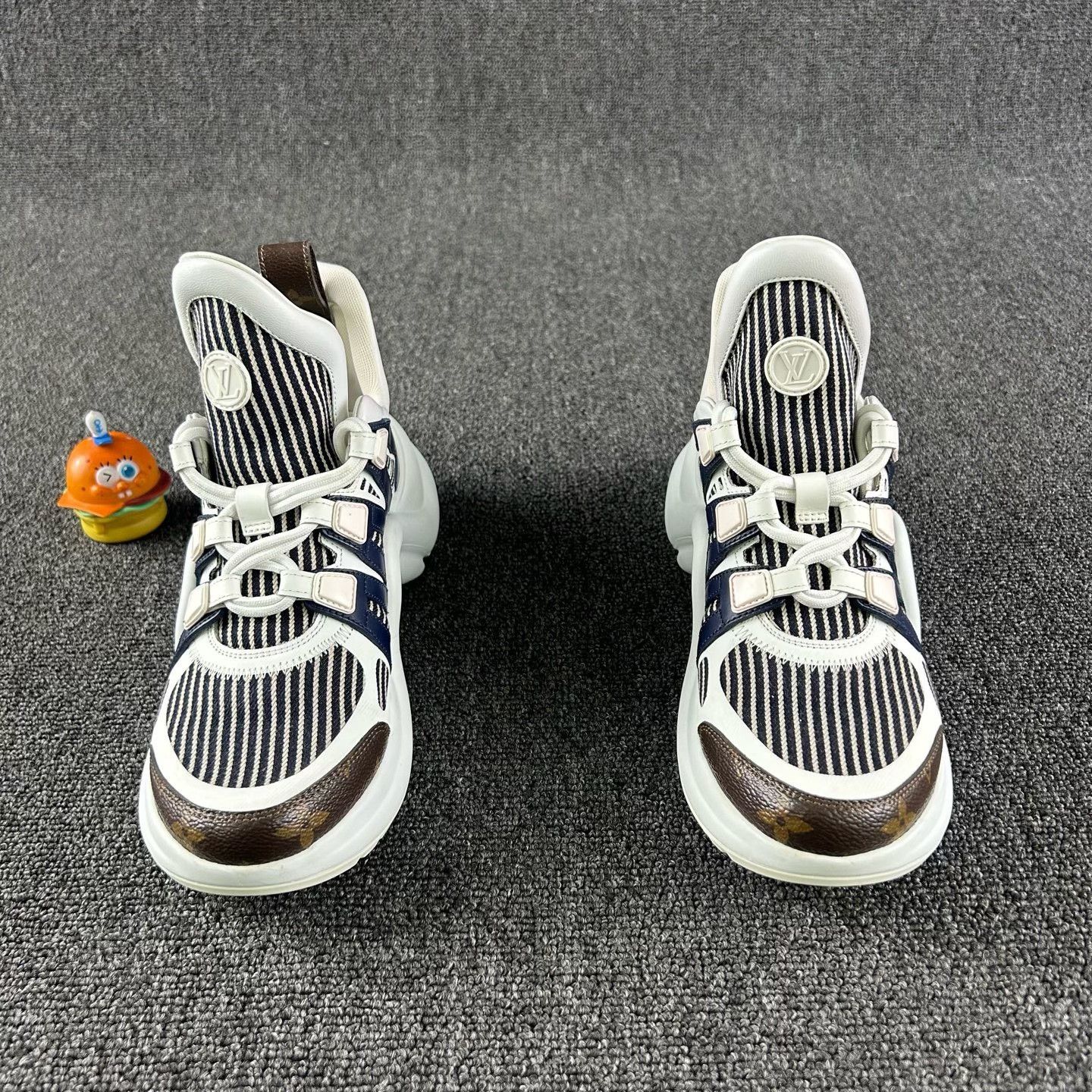 Louis Vuitton Louis Vuitton White Blue Stripe Dad Shoes Size US 7 / IT 37 - 2 Thumbnail