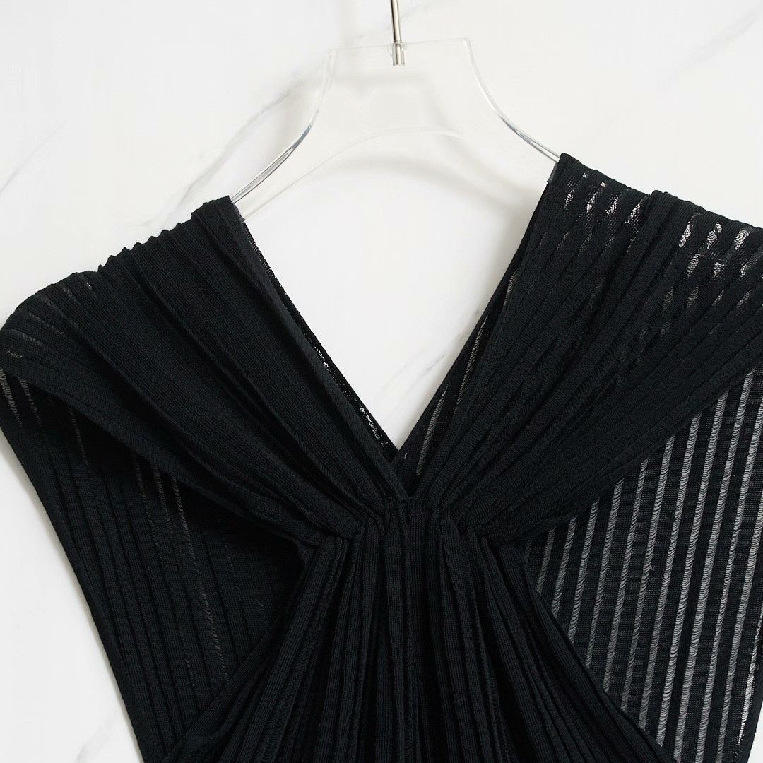 Saint Laurent Paris Saint Laurent Women's Cross Knit Vest Size M / US 6-8 / IT 42-44 - 2 Thumbnail